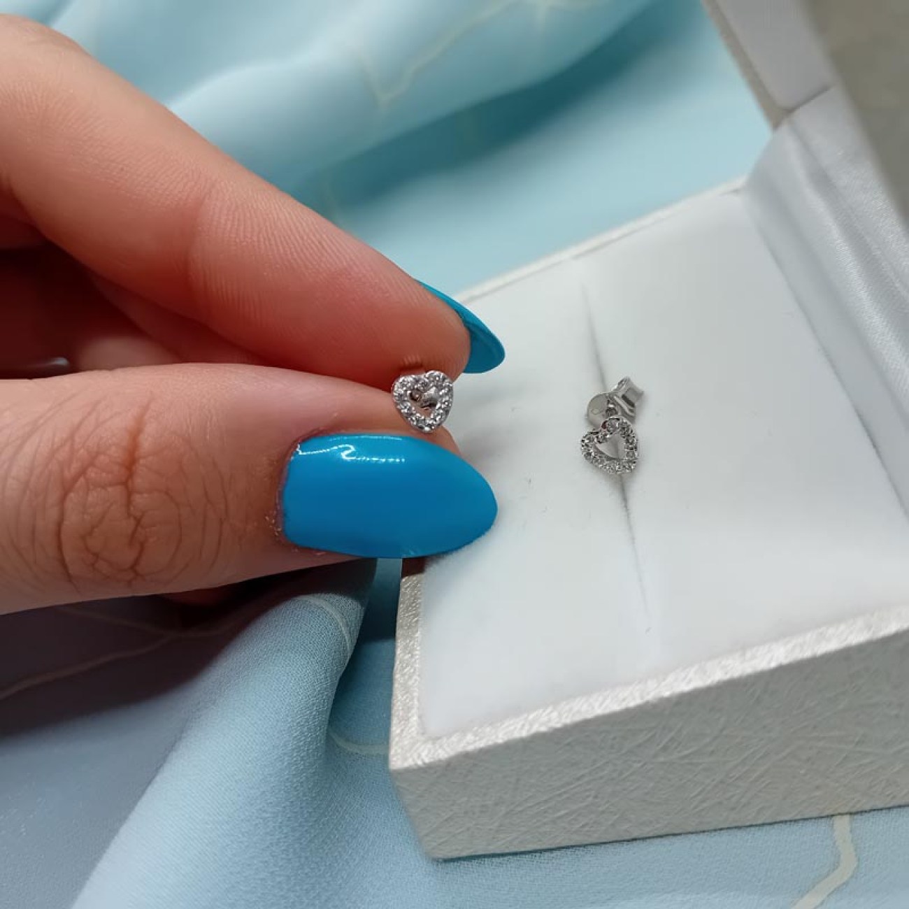 Σκουλαρίκια λευκόχρυσα καρδιές ζιργκόν Κ14