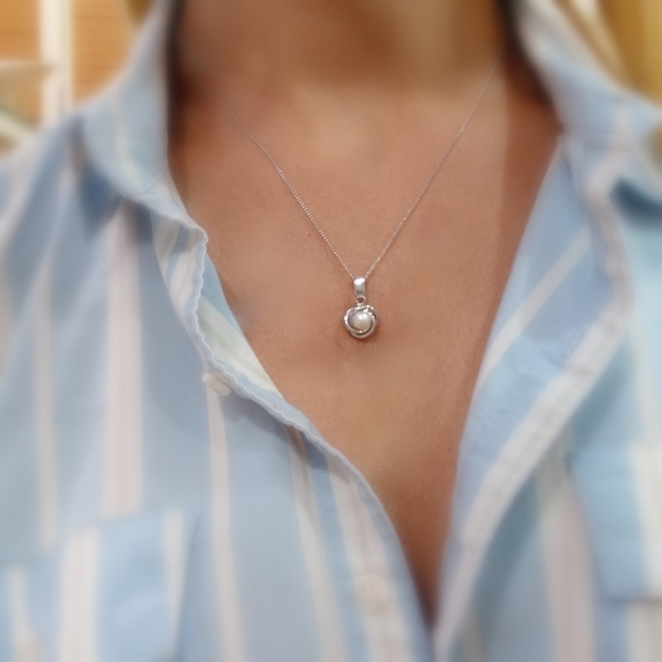 Λευκόχρυσο μενταγιόν "φωλιά" με μαργαριτάρι