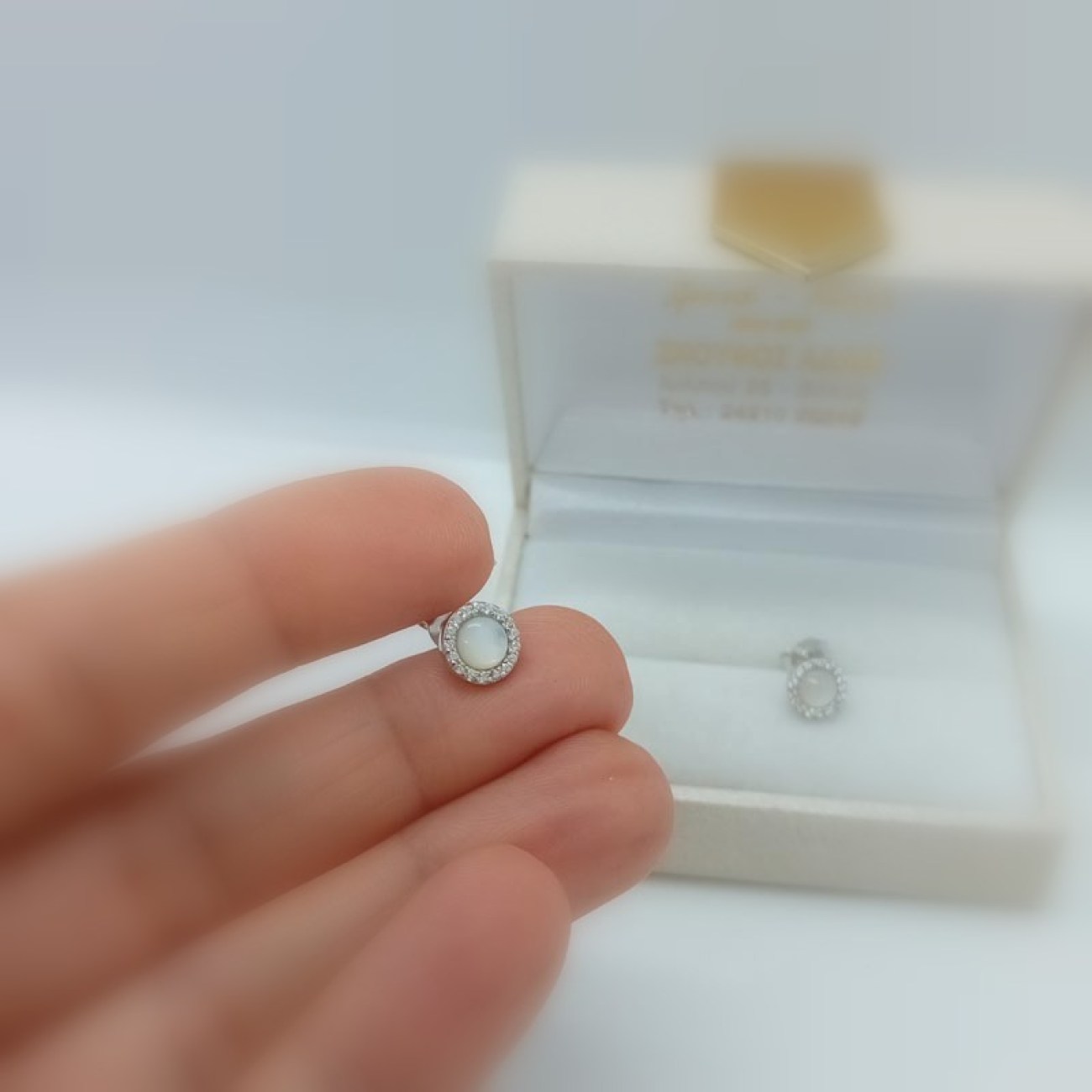 Σκουλαρίκια κουμπωτά ΑΣΗΜΙ 925 μάτι της γάτας & ζιργκόν