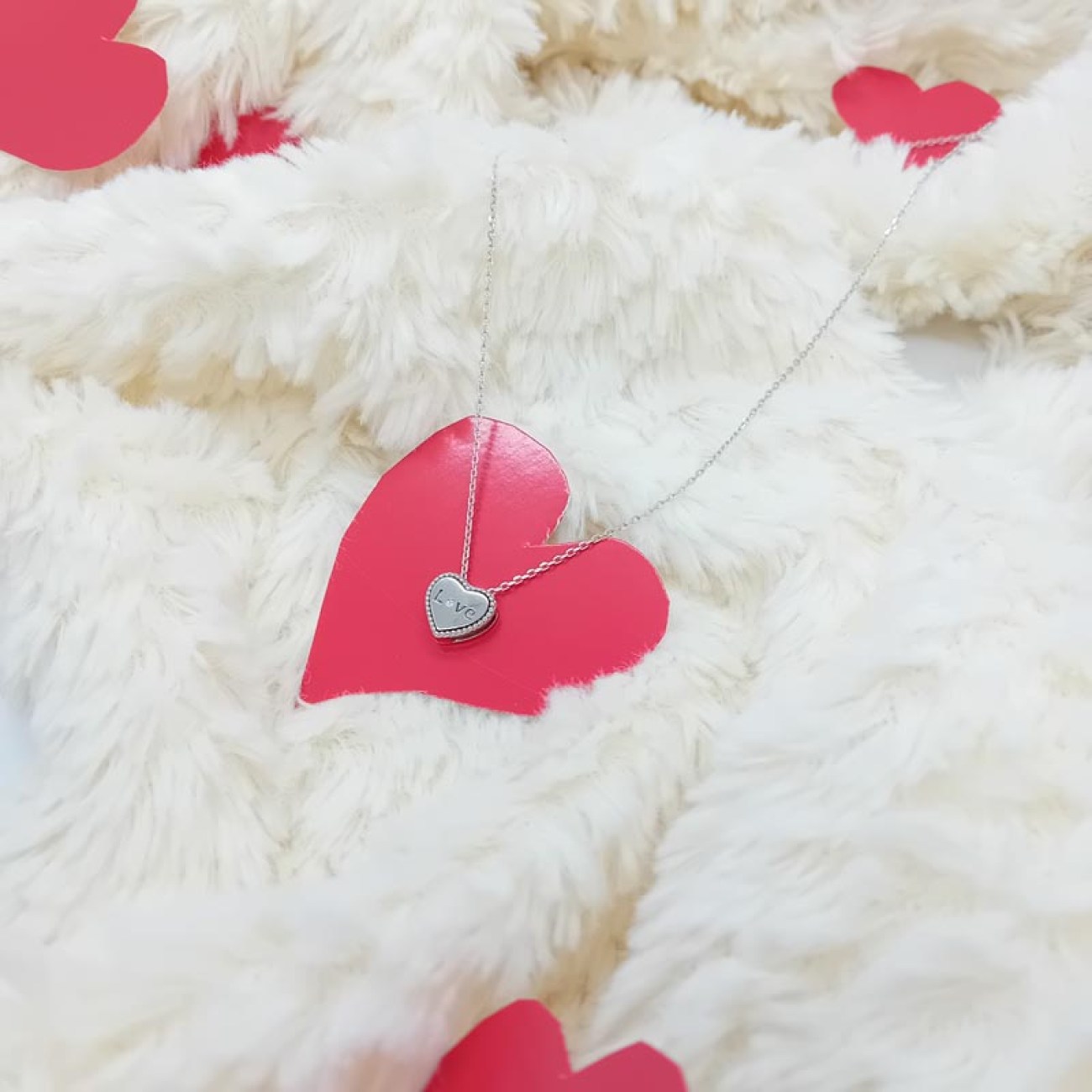 Ασημένιο κολιέ καρδιά με λέξη Love