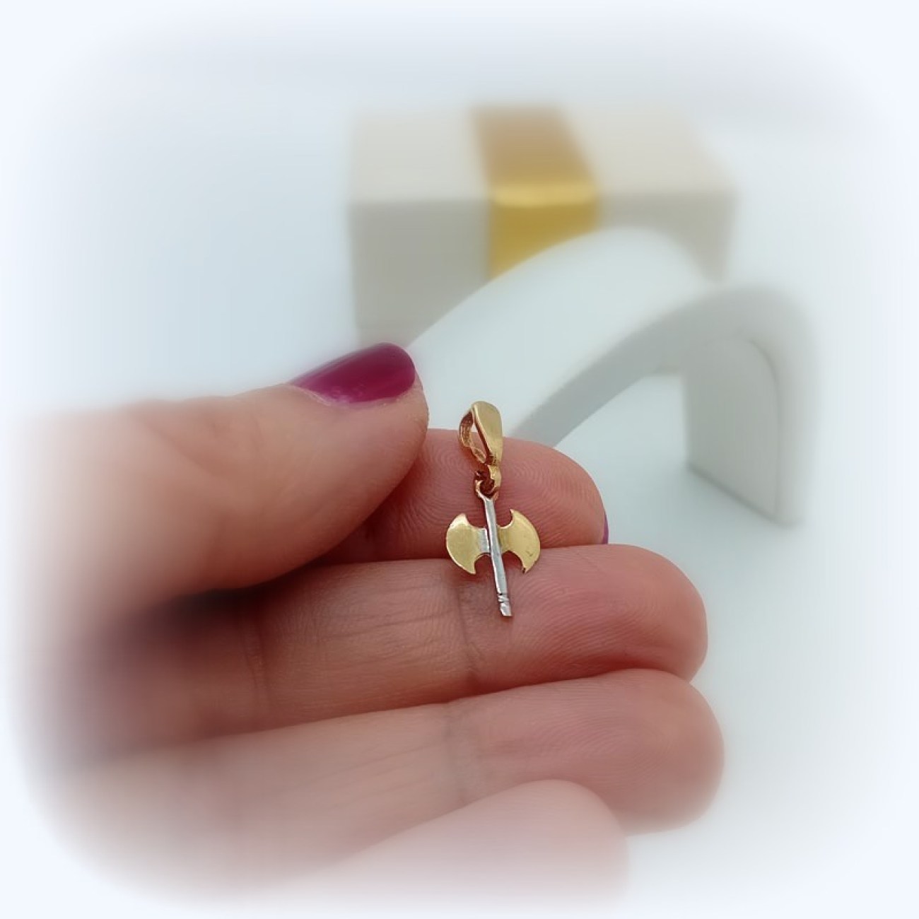 Χρυσό μενταγιόν Κ14 διπλός πέλεκυς