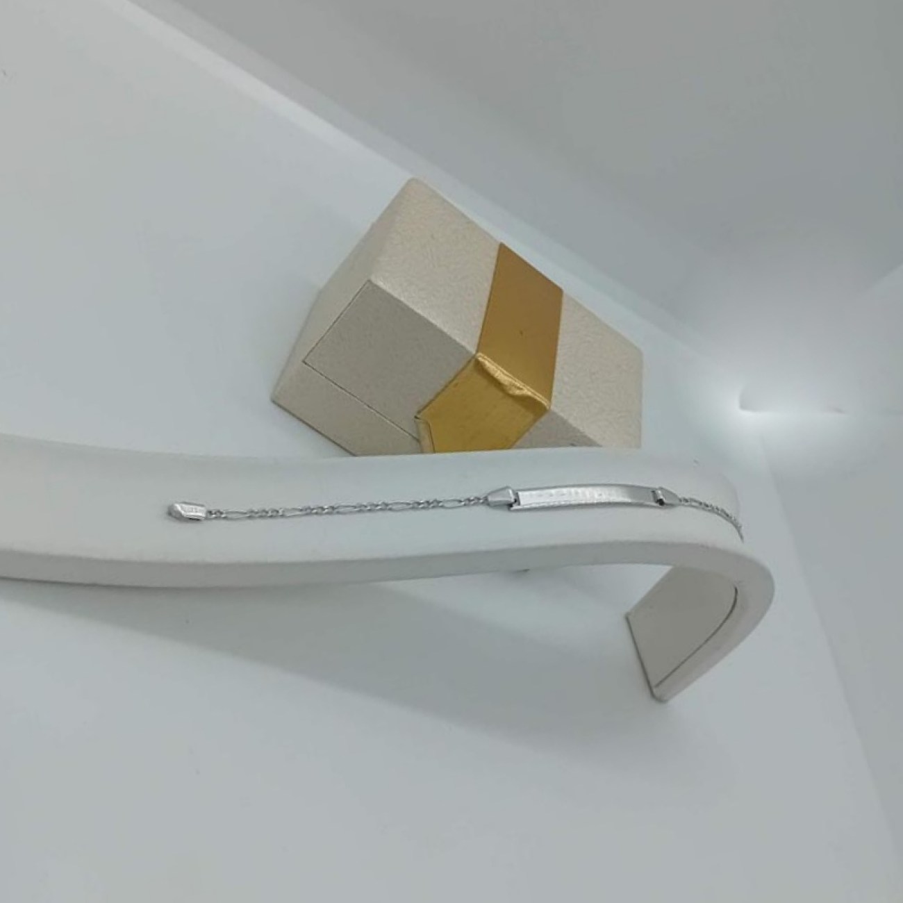 Λευκόχρυση ταυτότητα Κ14