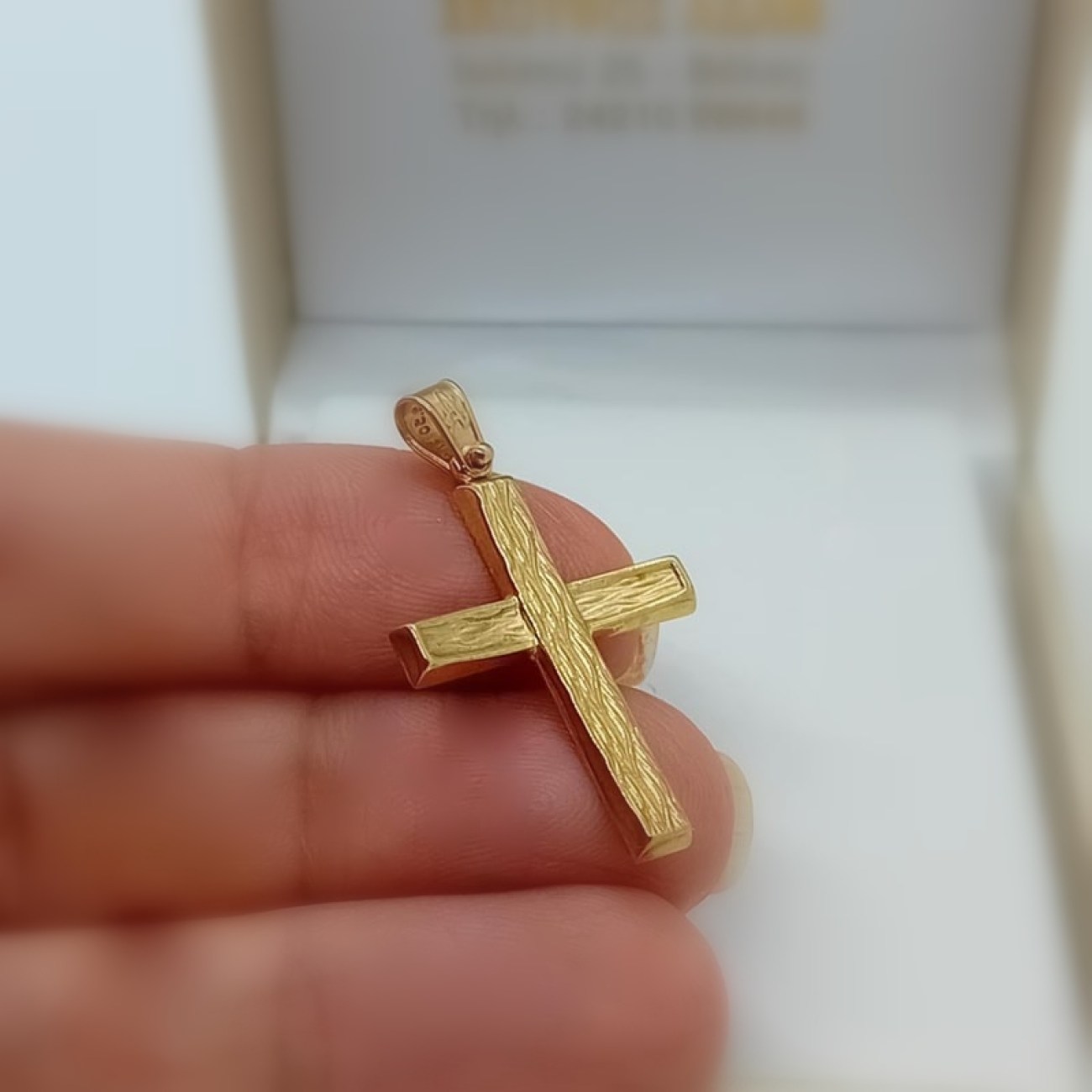 Χρυσός σταυρός unisex Κ9 σκαλιστός