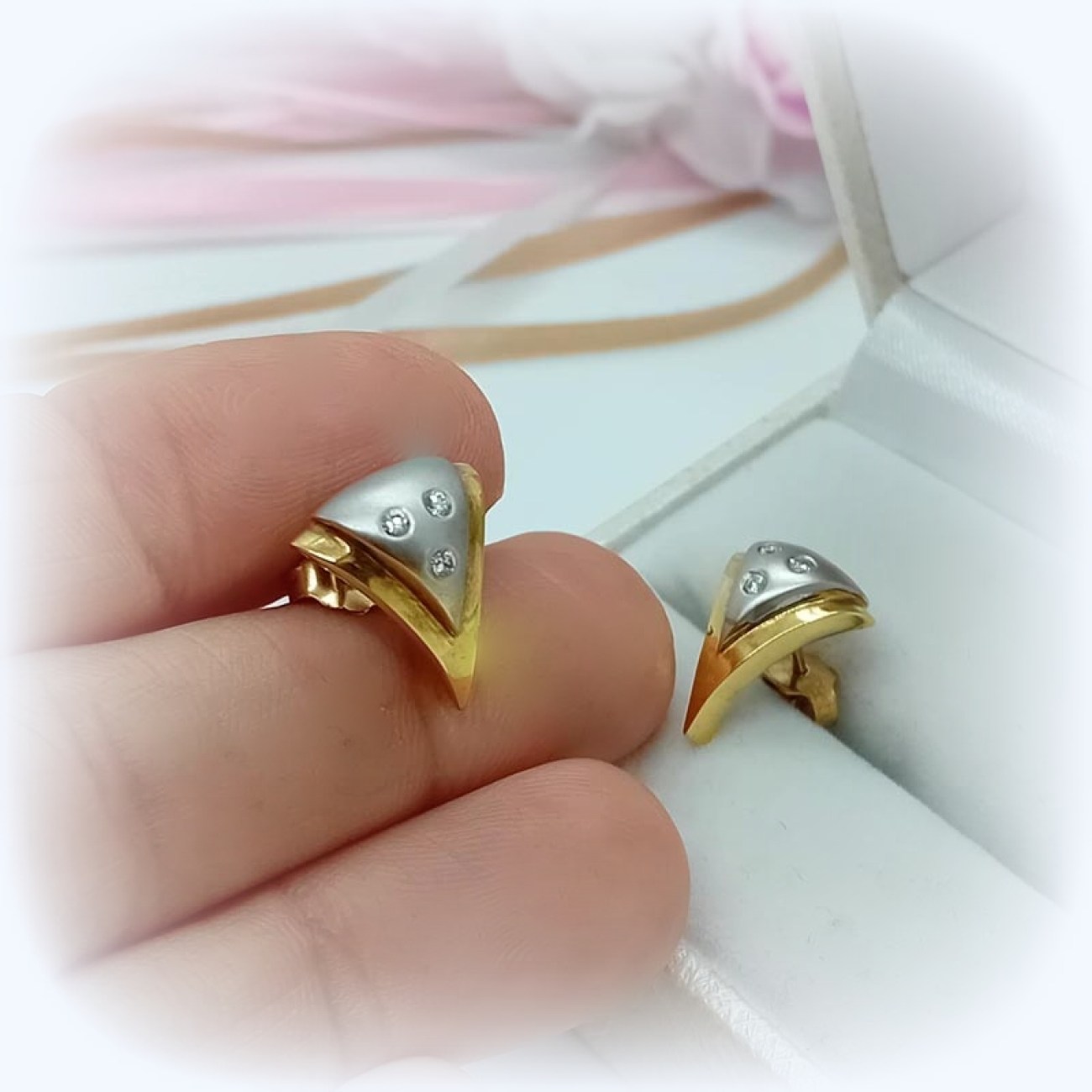 Χρυσά-λευκόχρυσα σκουλαρίκια Κ14 τρίγωνα