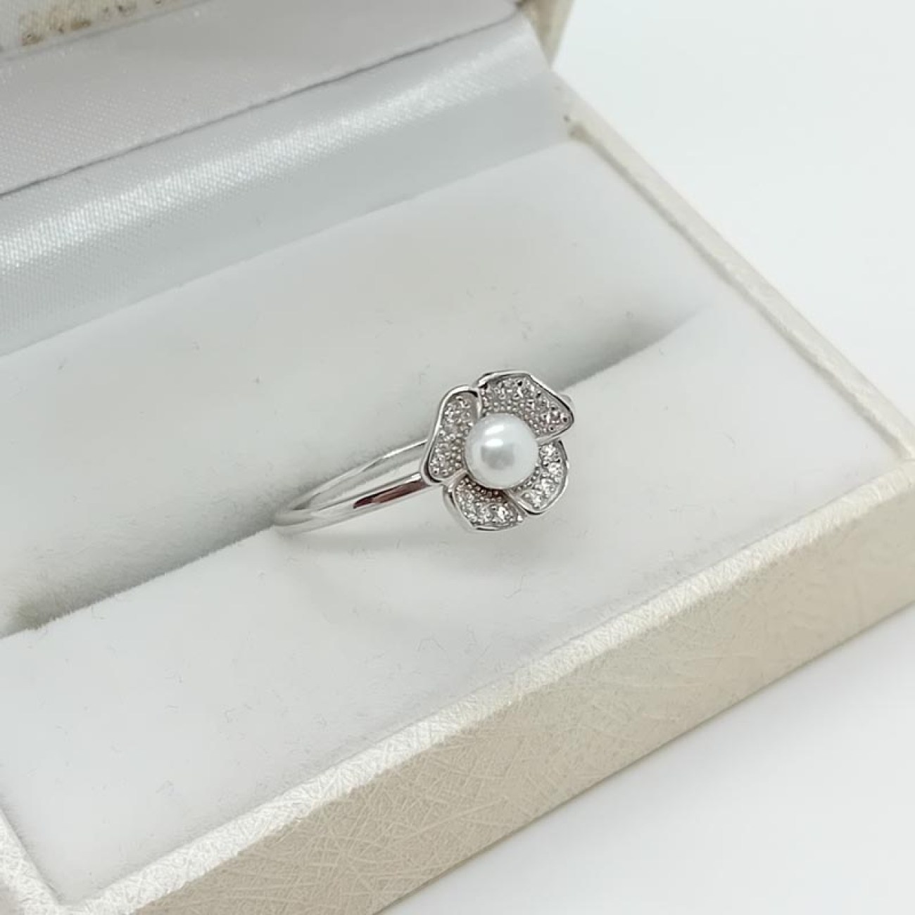 ΑΣΗΜΕΝΙΟ δαχτυλίδι άνθος με πέρλα