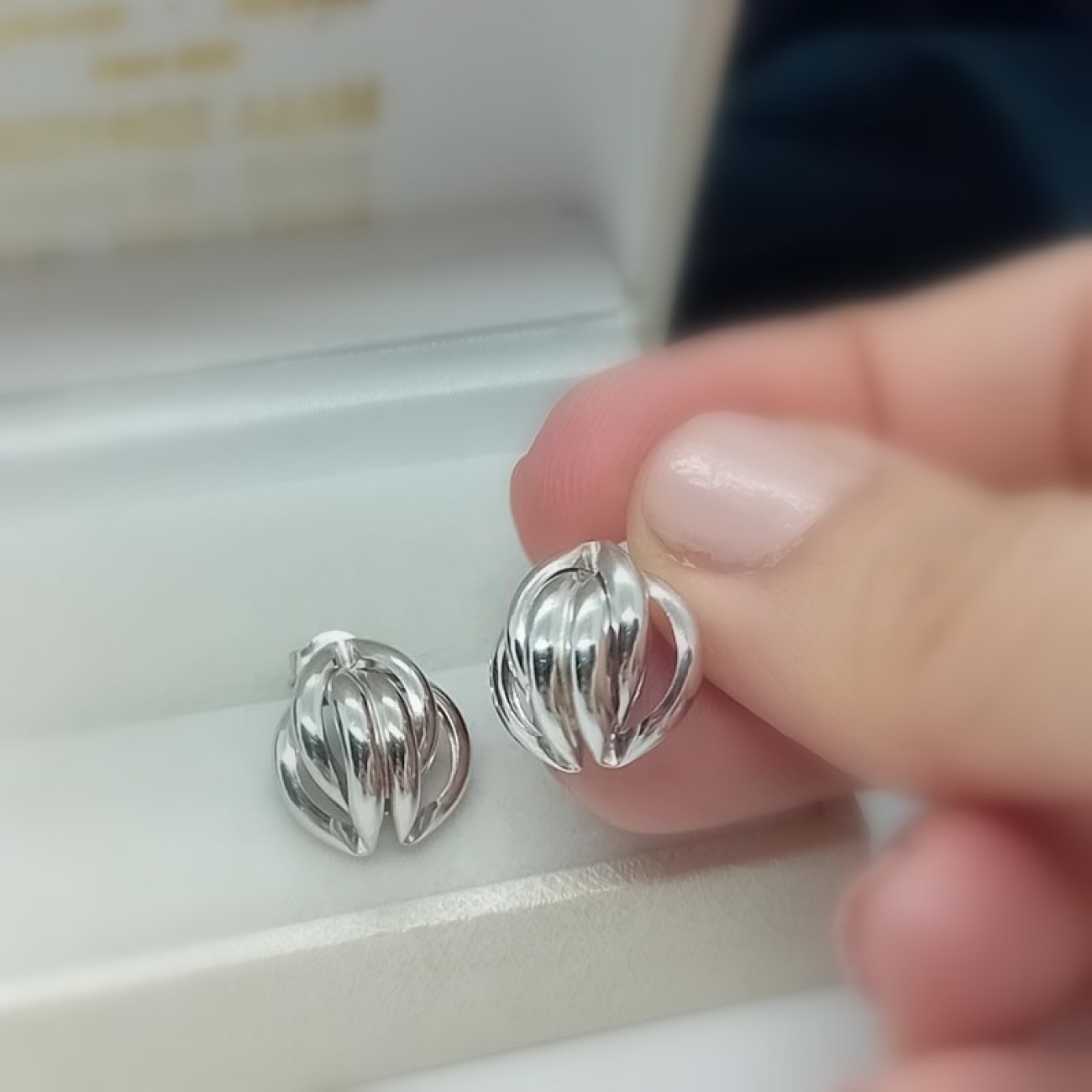 Σκουλαρίκια λευκόχρυσα Κ14 quiet luxury