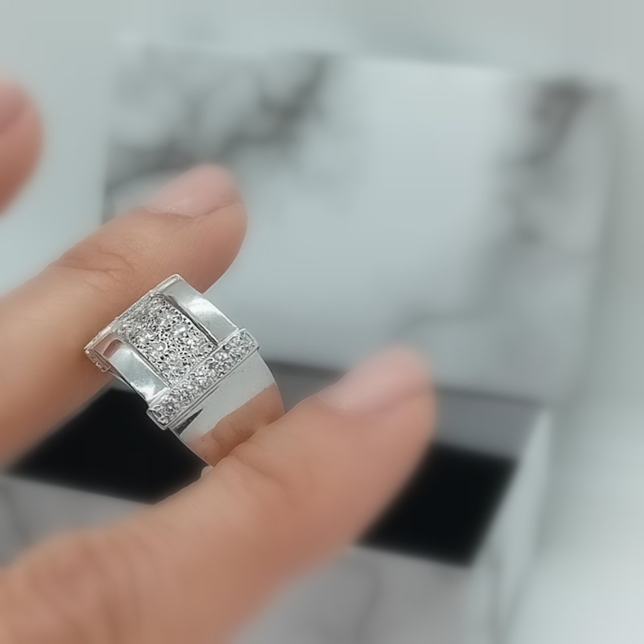 Λευκόχρυσο δαχτυλίδι Κ14 φαρδύ με ζιργκόν