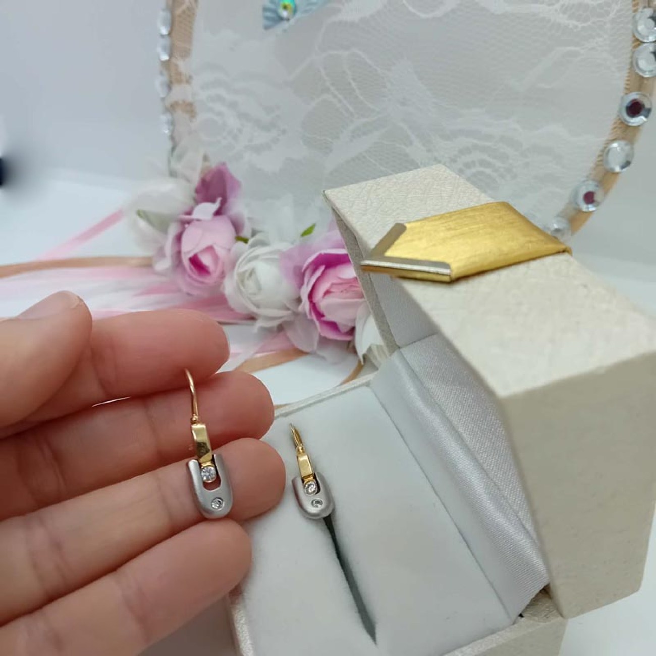 Χρυσά-λευκόχρυσα σκουλαρίκια ΜΑΚΡΙΑ 