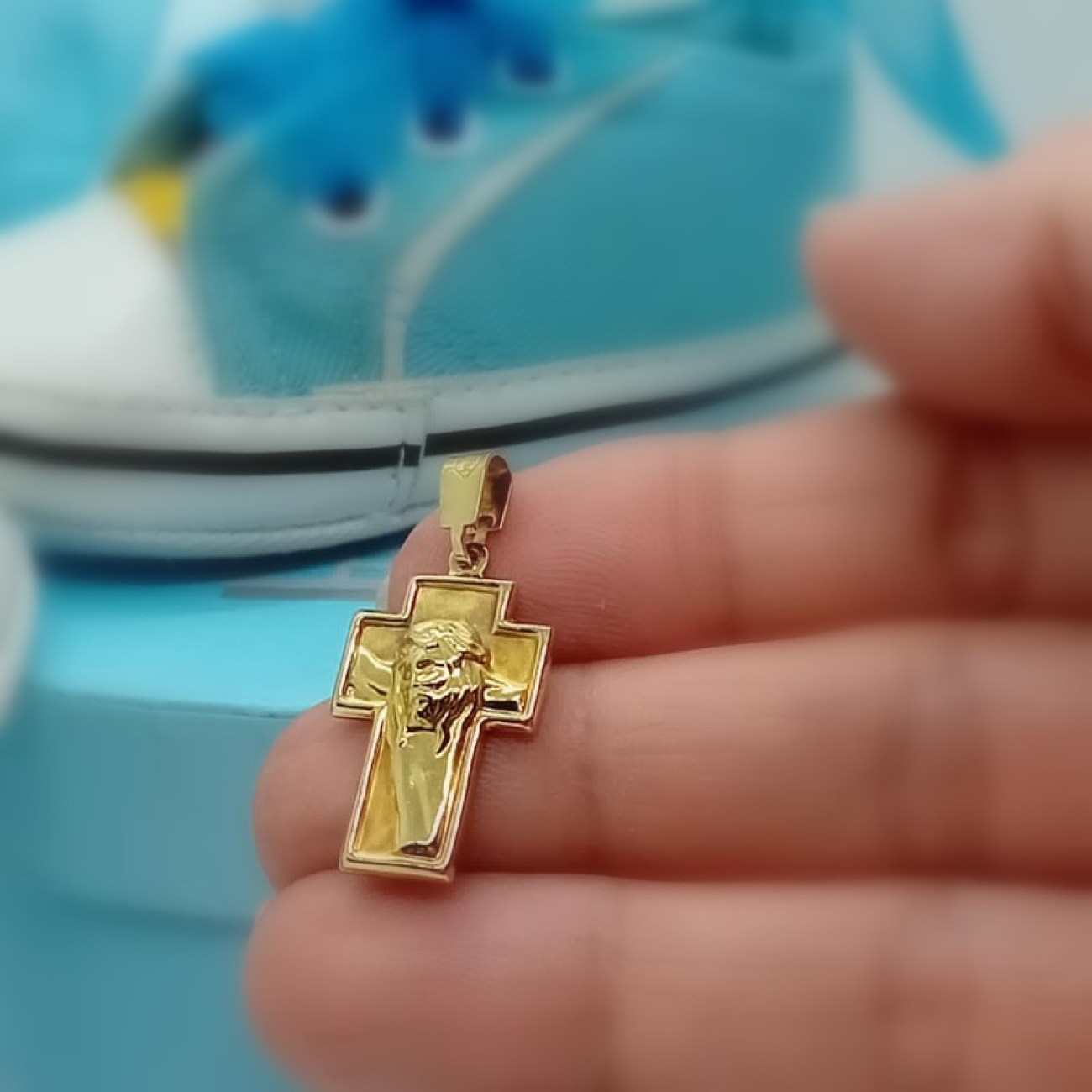 Χρυσός σταυρός Κ14 ανάγλυφη μορφή Εσταυρωμένου 