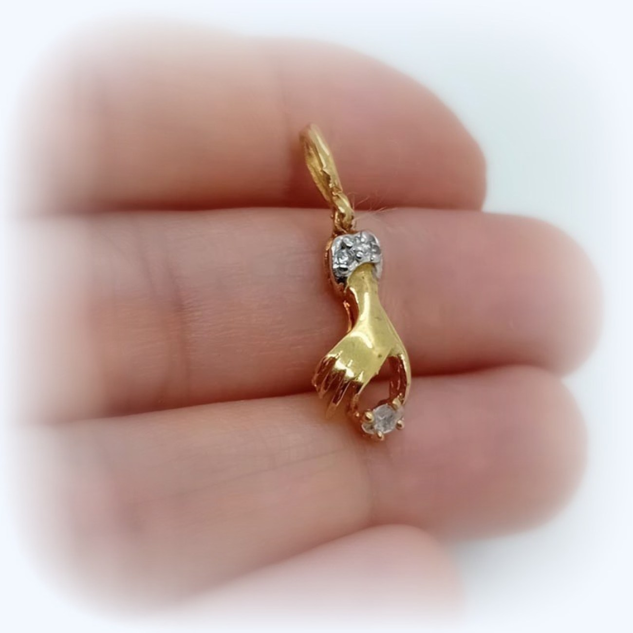 Χρυσό μενταγιόν "χεράκι" 14 ΚΑΡΑΤΙΑ