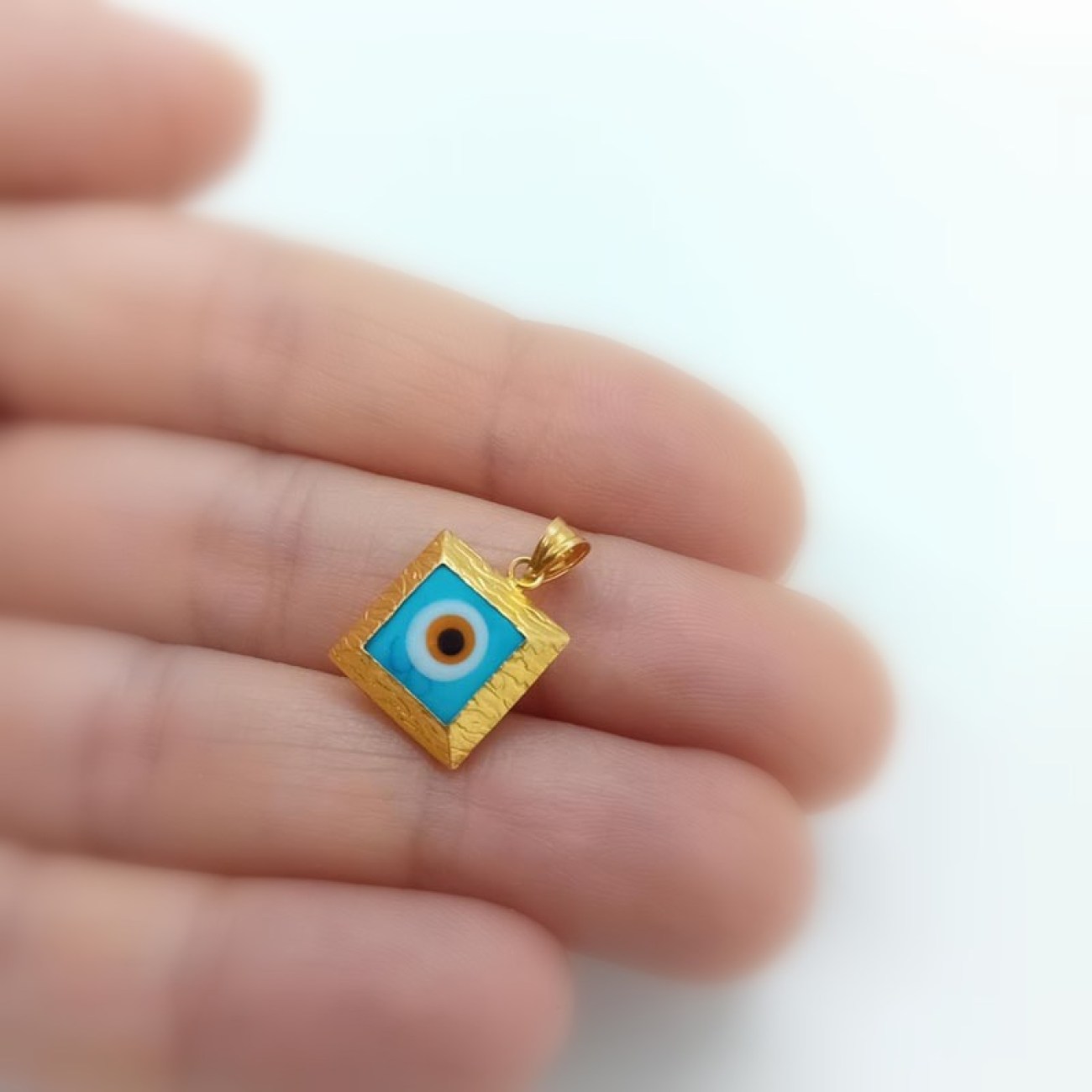 Χρυσό ματάκι τετράγωνο Κ14