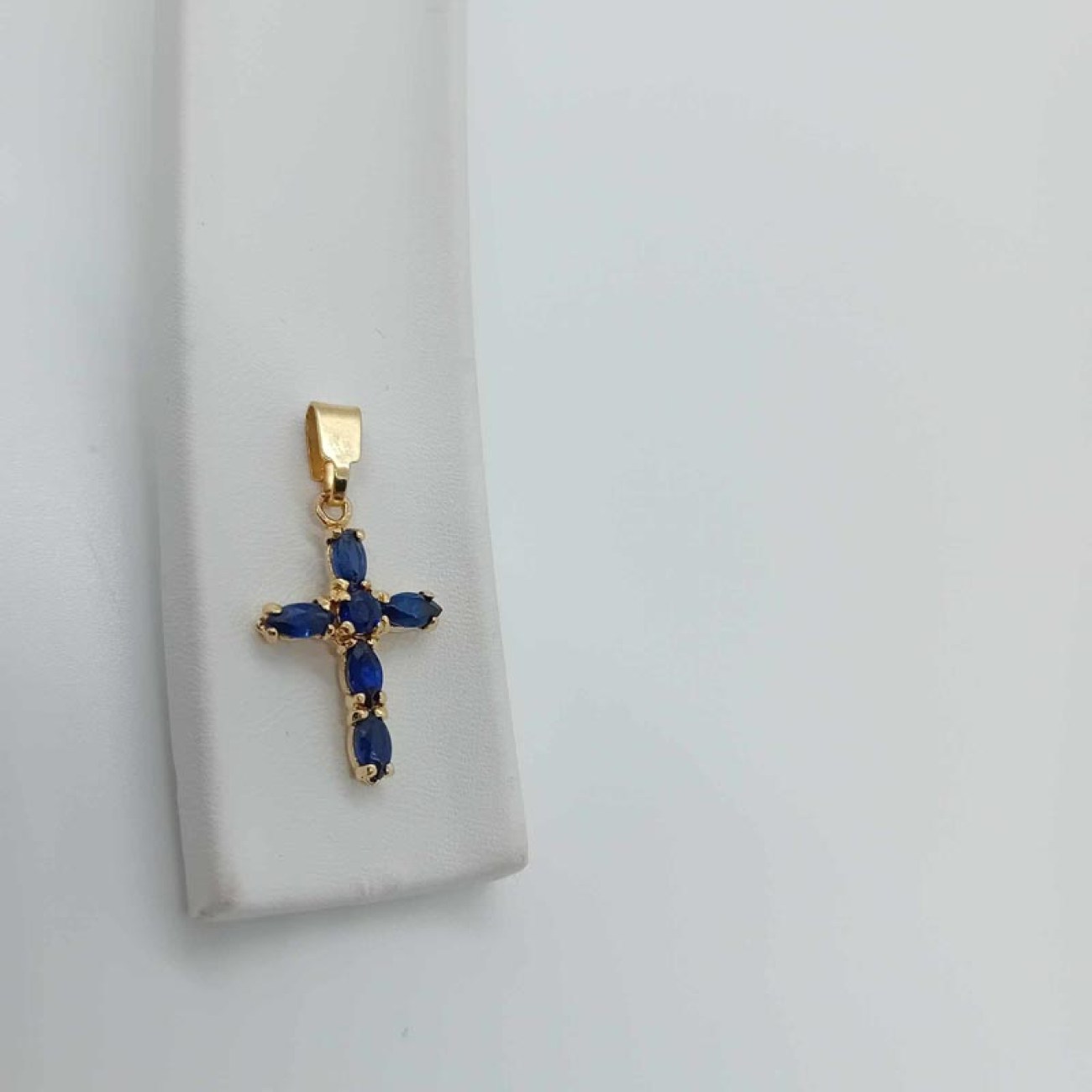 Σταυρός χρυσός με μπλε ζιργκόν