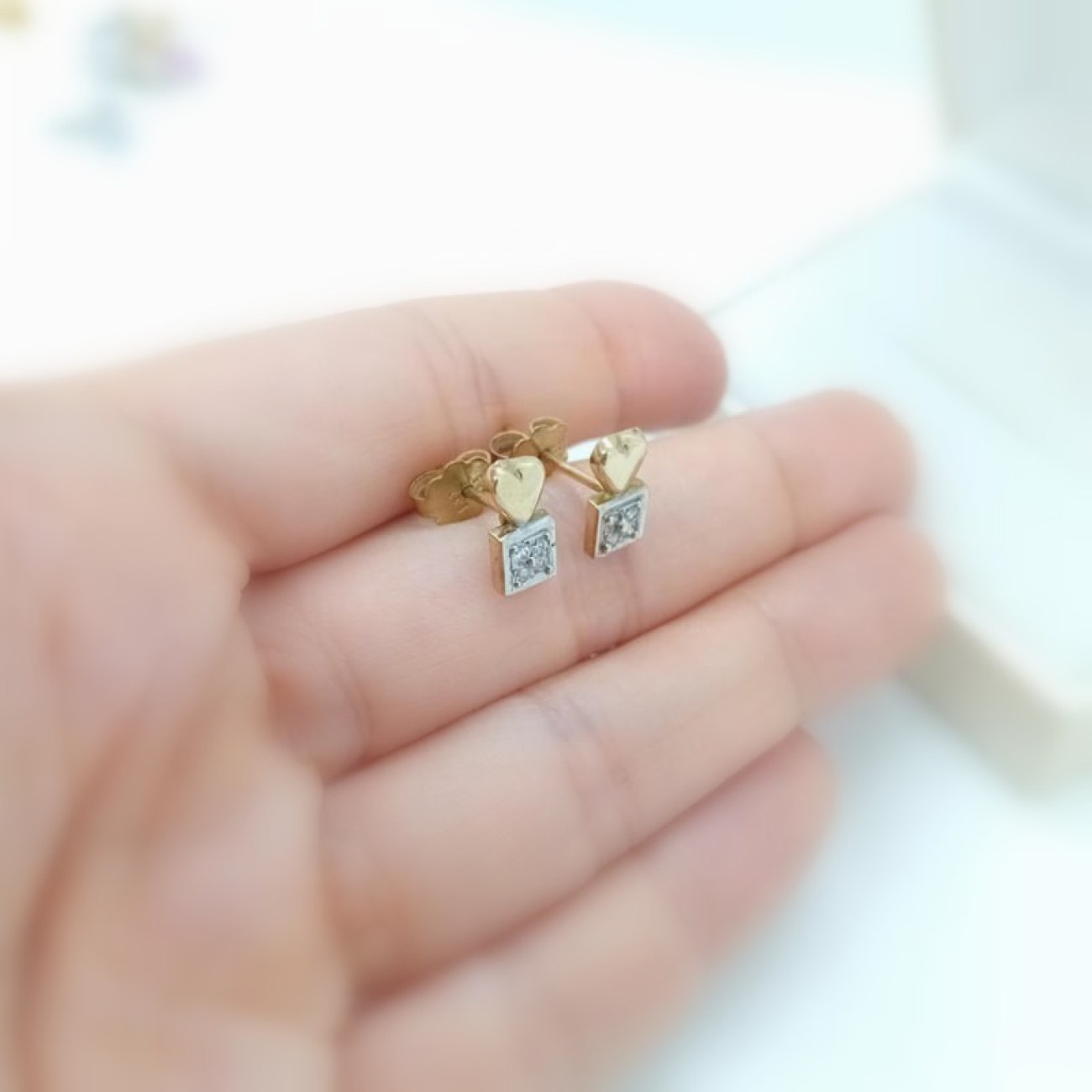 Σκουλαρίκια χρυσά Κ14 τετράγωνα με καρδιά