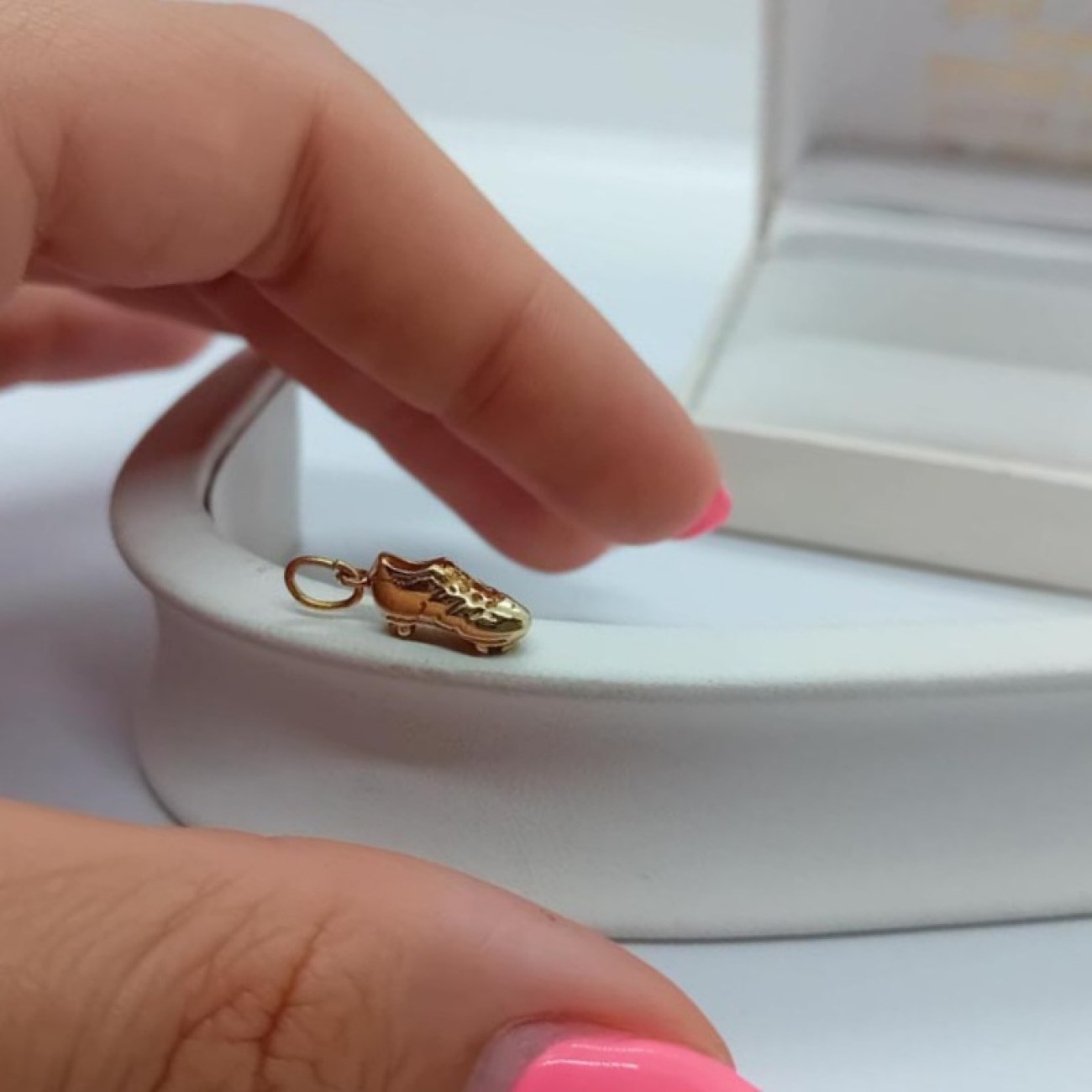 Μενταγιόν χρυσό "αθλητικό παπούτσι" Κ14