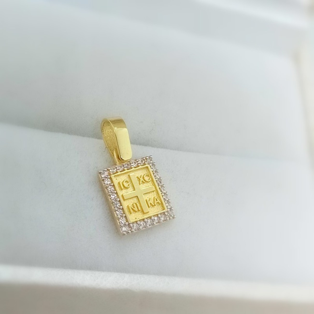 Χρυσό μενταγιόν ορθογώνιο design με σταυρό 