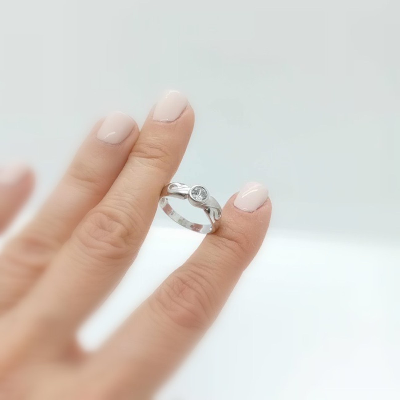 Μονόπετρο λευκόχρυσο δαχτυλίδι 14 ΚΑΡΑΤΙΑ ματ-λουστρέ