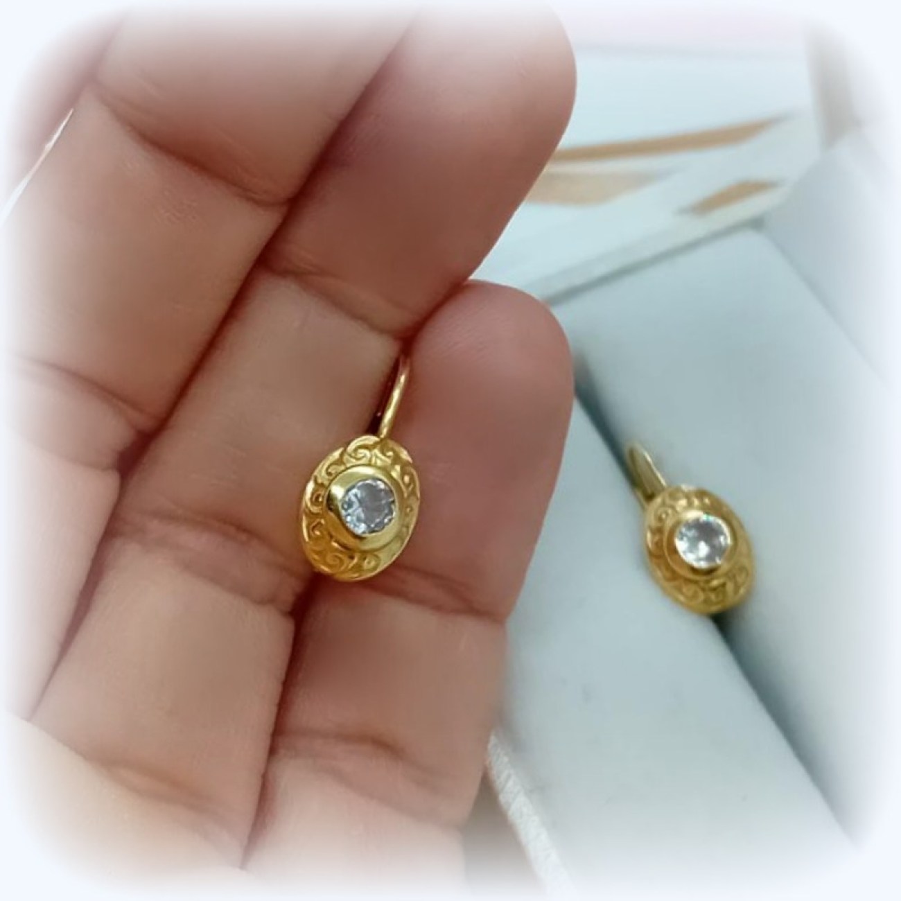 Παραδοσιακά χρυσά σκουλαρίκια Κ14 με μεγάλο ζιργκόν