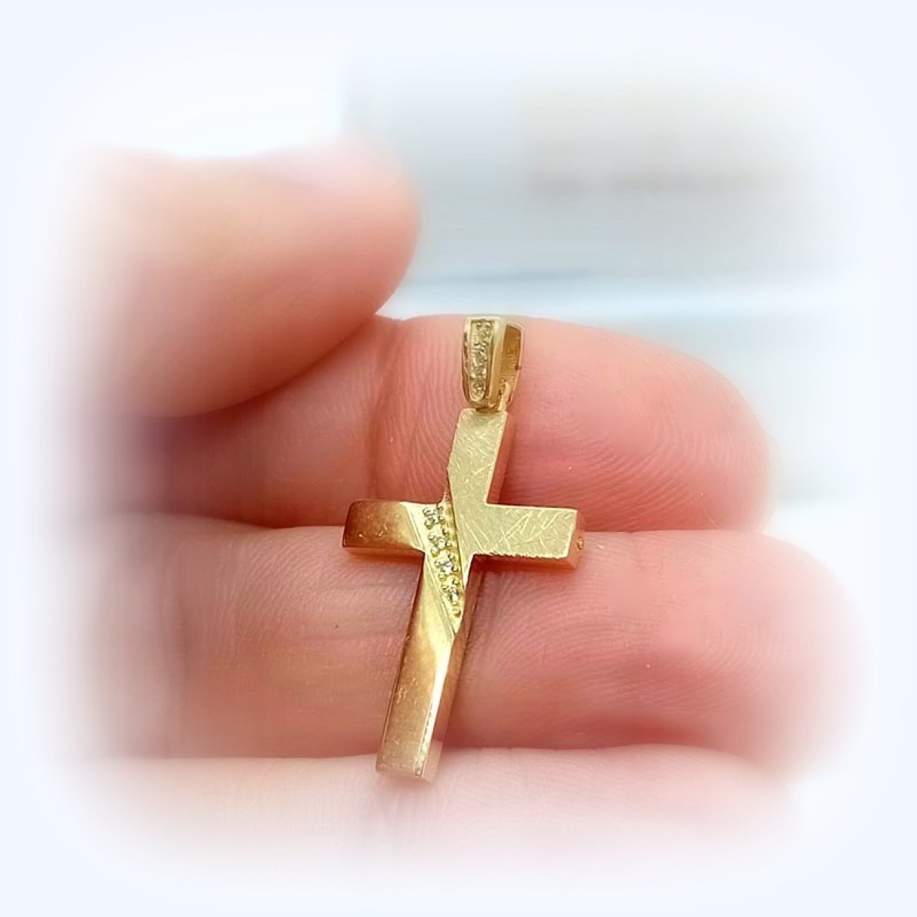 Χρυσός σταυρός γυναικείος Κ9 με ζιργκόν