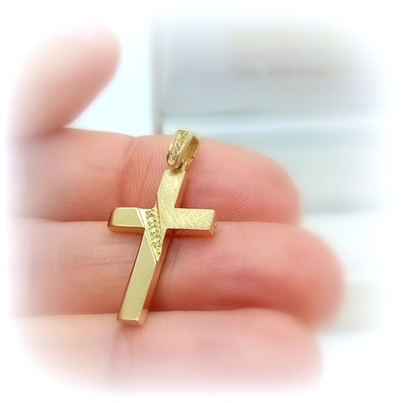 Χρυσός σταυρός γυναικείος Κ9 με ζιργκόν