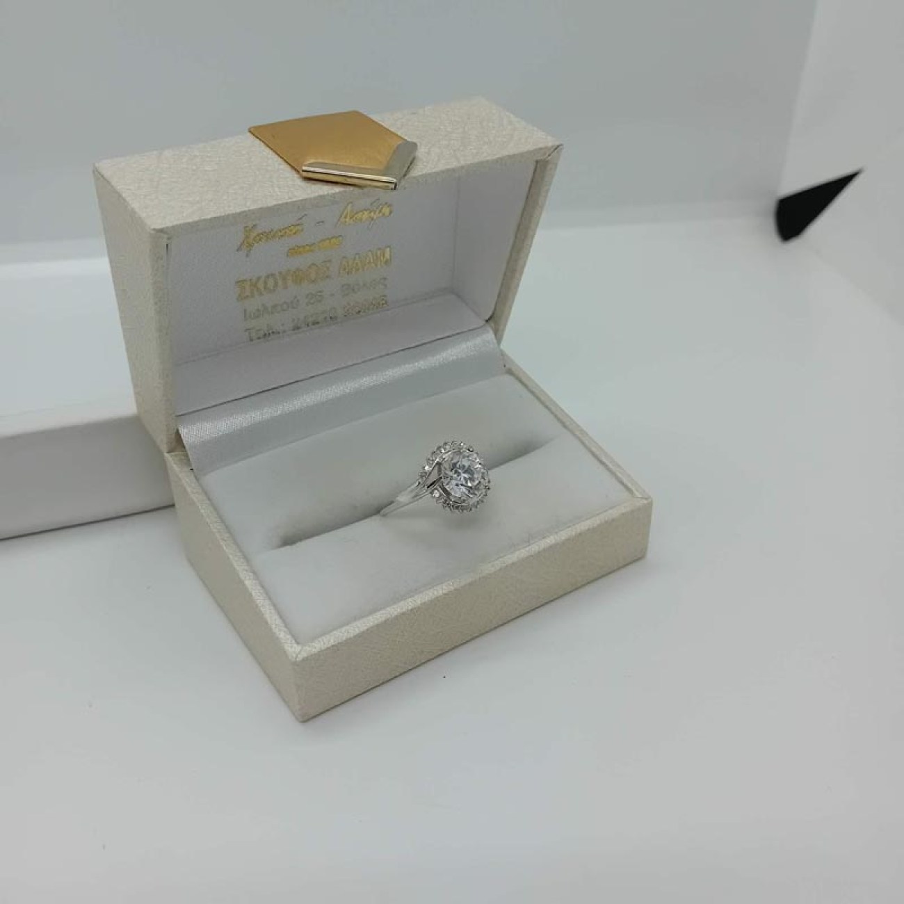 4cdf2ddf-a896-48a3-83e5-8c5c2799f5c6