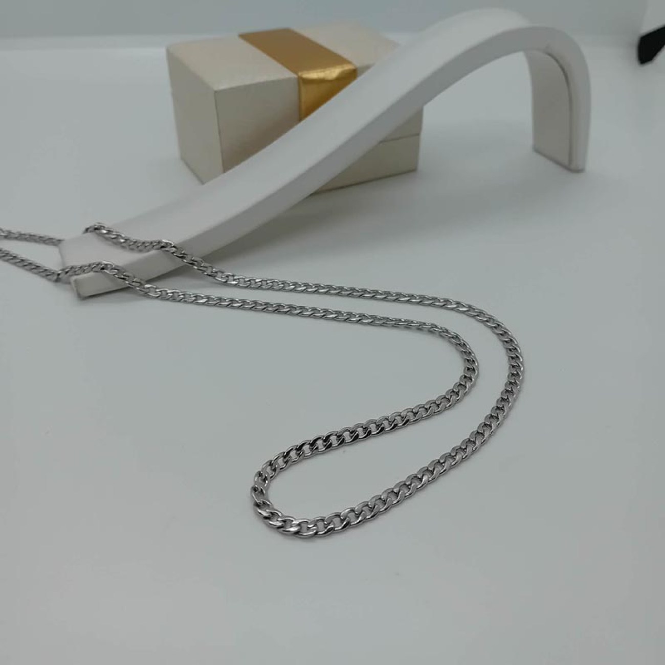 ΑΤΣΑΛΙΝΗ ΑΛΥΣΙΔΑ ΛΑΙΜΟΥ