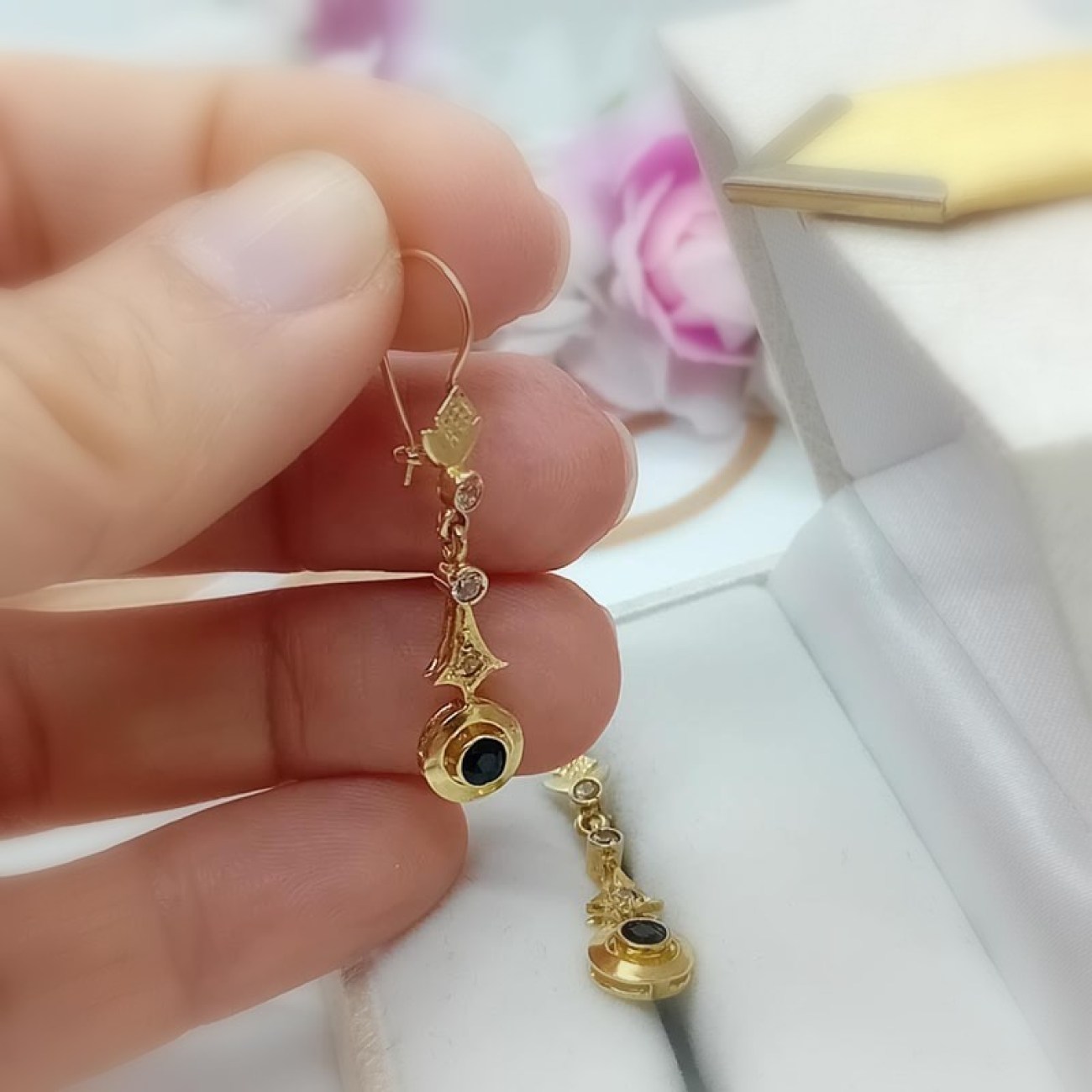 GREEK STYLE χρυσά μακριά σκουλαρίκια με ζιργκόν