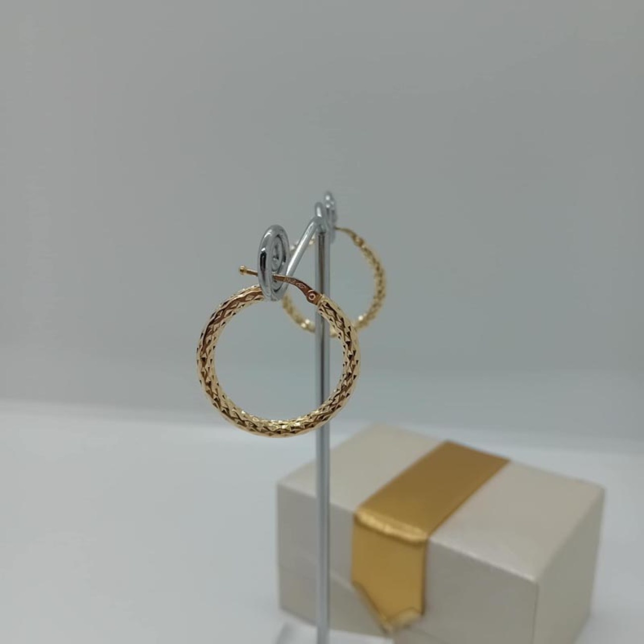 51e4b34a-5158-47e1-8e9f-fc94f66f8e7d