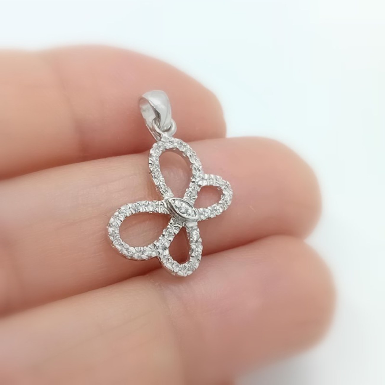 Λευκόχρυση πεταλούδα Κ14 με λευκά ζιργκόν