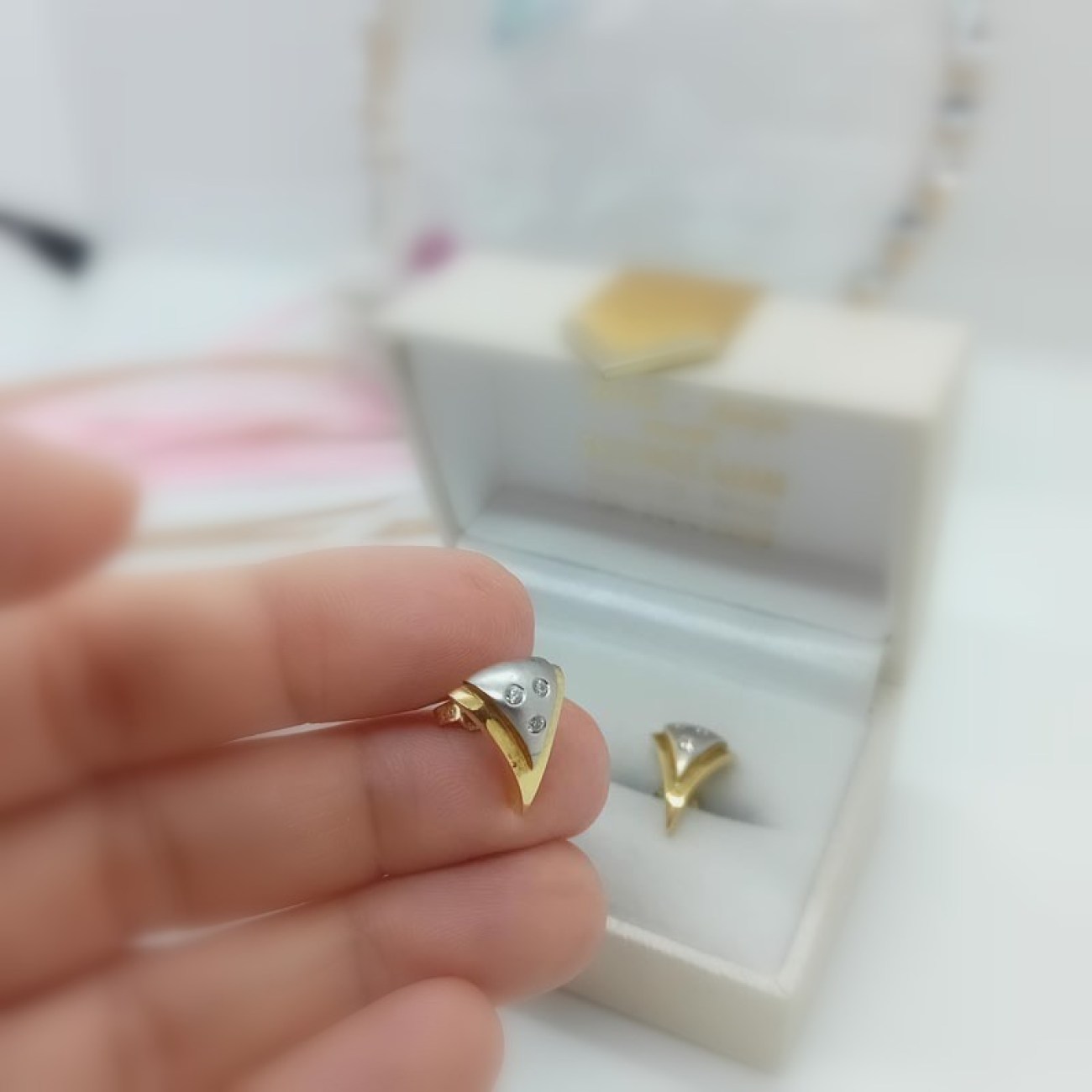 Χρυσά-λευκόχρυσα σκουλαρίκια Κ14 τρίγωνα