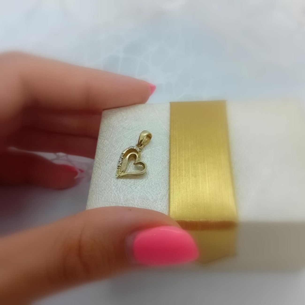 Μοντέρνα χρυσή καρδιά Κ14