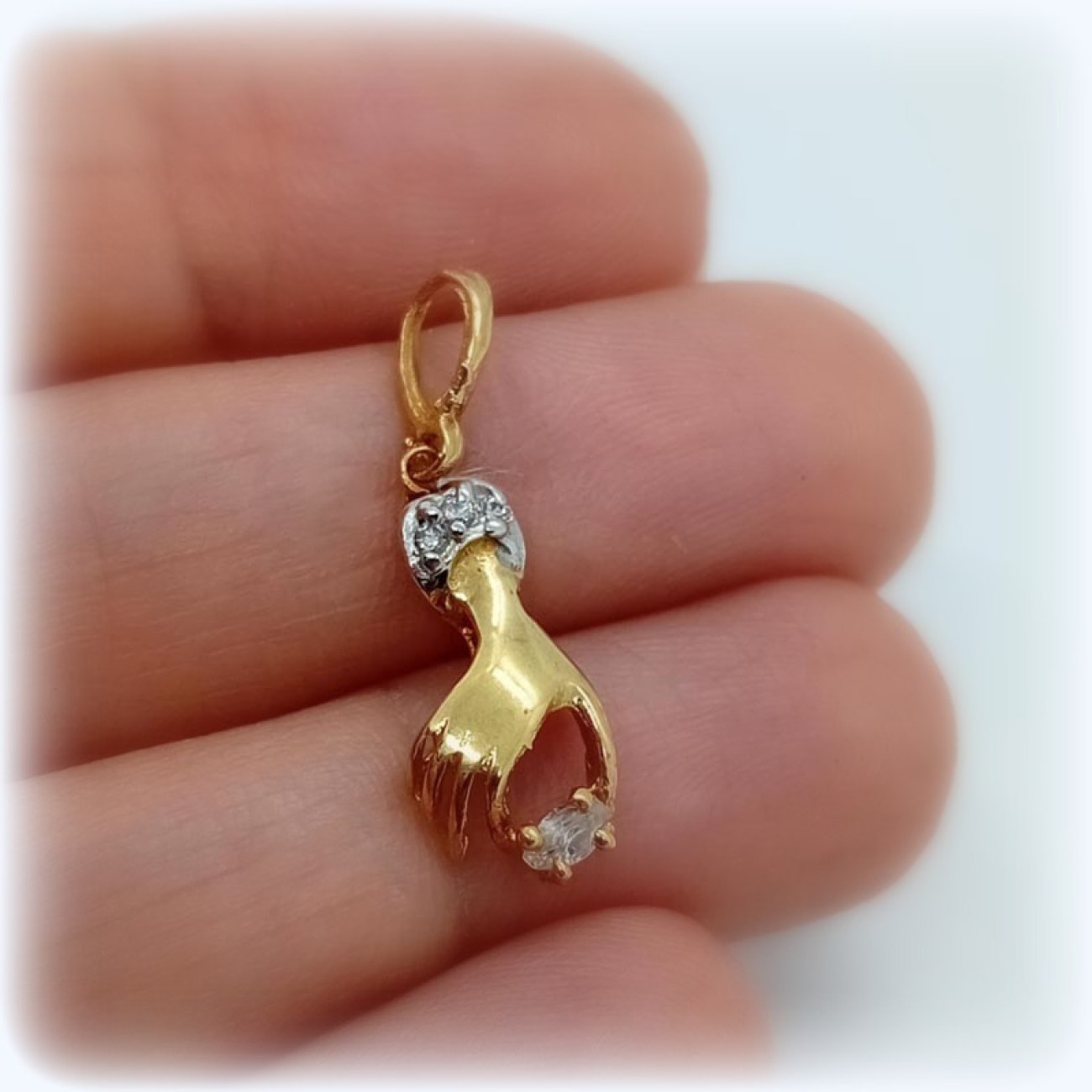 Χρυσό μενταγιόν "χεράκι" 14 ΚΑΡΑΤΙΑ