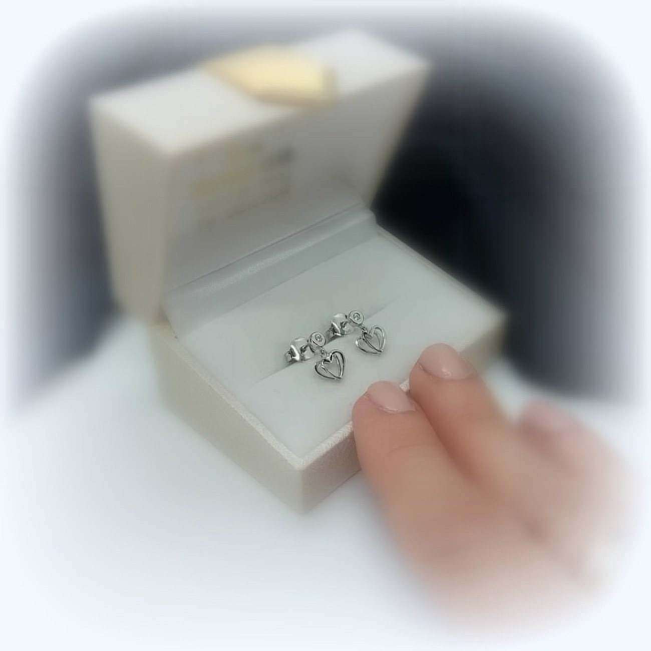 Σκουλαρίκια λευκόχρυσα ΚΑΡΔΙΕΣ Κ14 ζιργκόν