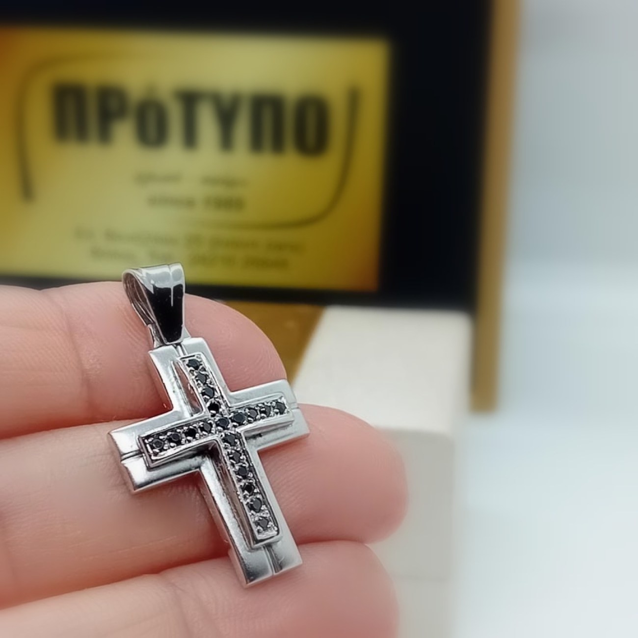 Λευκόχρυσος σταυρός Κ14  ΜΑΥΡΑ ΖΙΡΓΚΟΝ