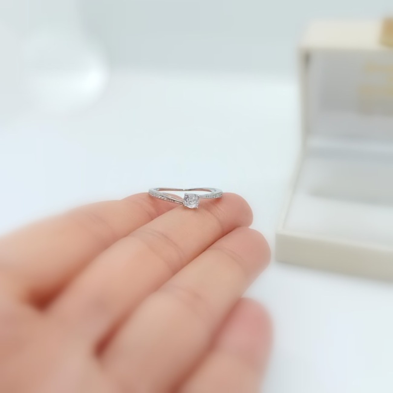 ΑΣΗΜΕΝΙΟ ΔΑΧΤΥΛΙΔΙ μονόπετρο