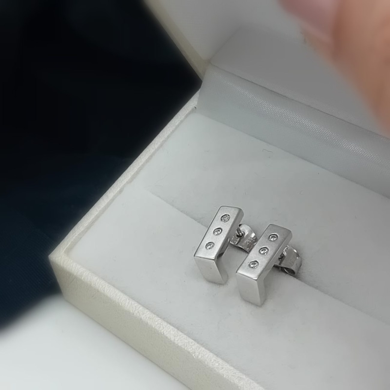 Σκουλαρίκια ορθογώνια λευκόχρυσα Κ14 ζιργκόν