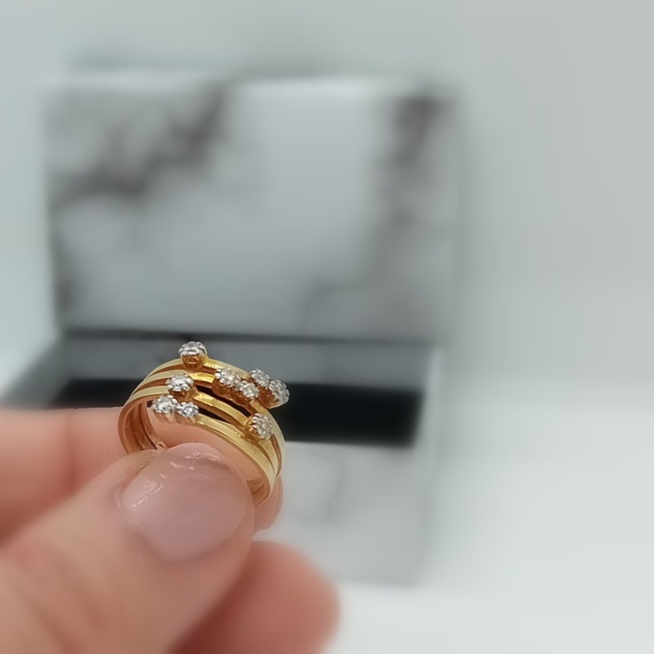 Χρυσό δαχτυλίδι Κ14 τετραπλή σειρά με 9 ζιργκόν