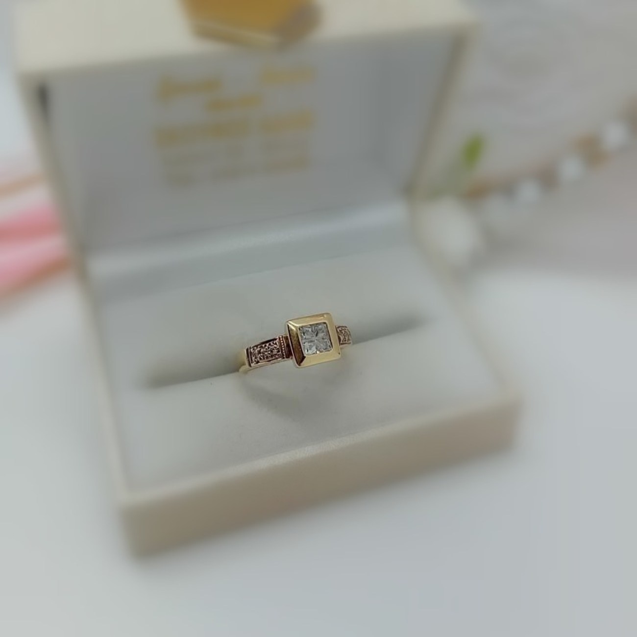 Χρυσό δαχτυλίδι Κ14 Μονόπετρο κλασικό