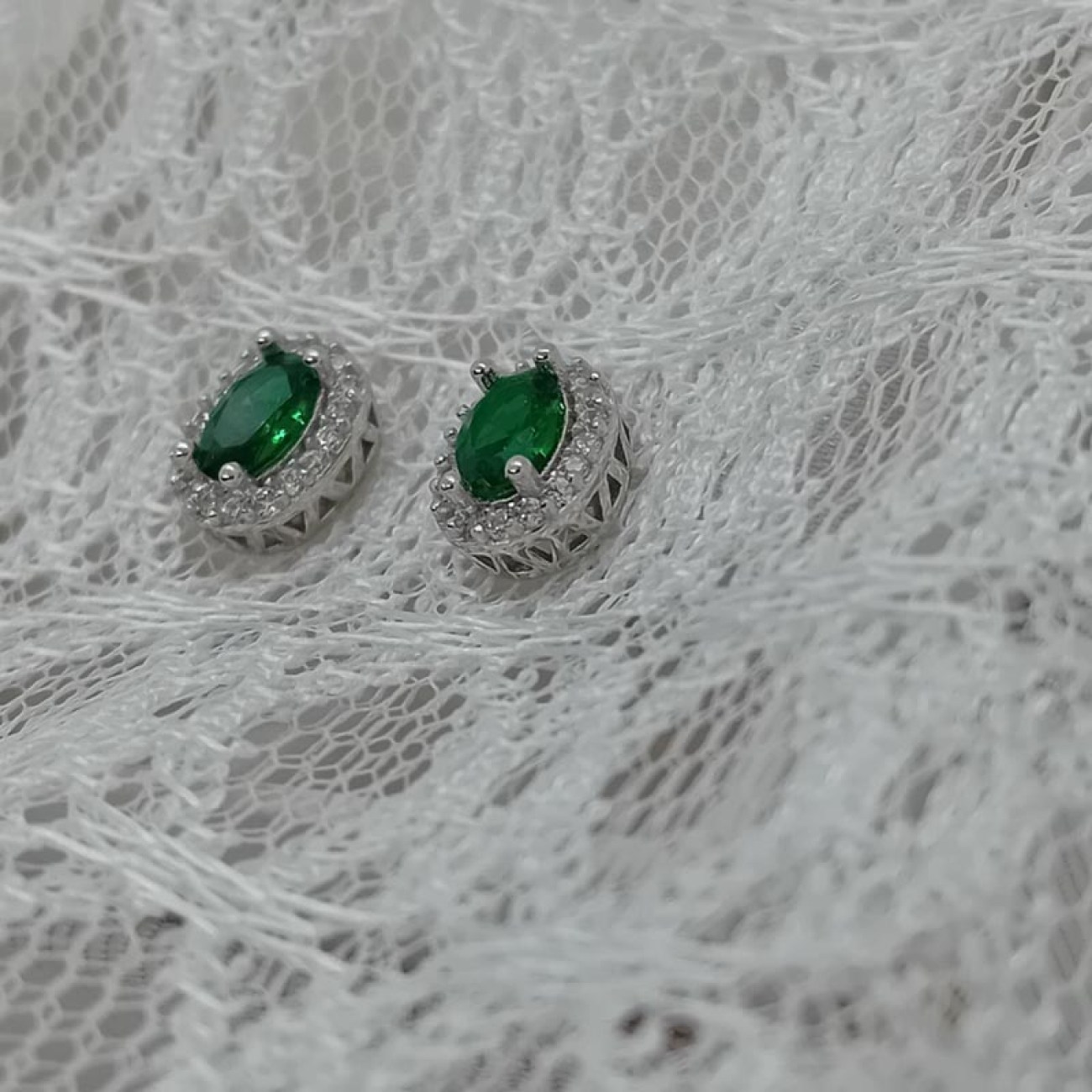 Ασημένια σκουλαρίκια με πράσινη πέτρα