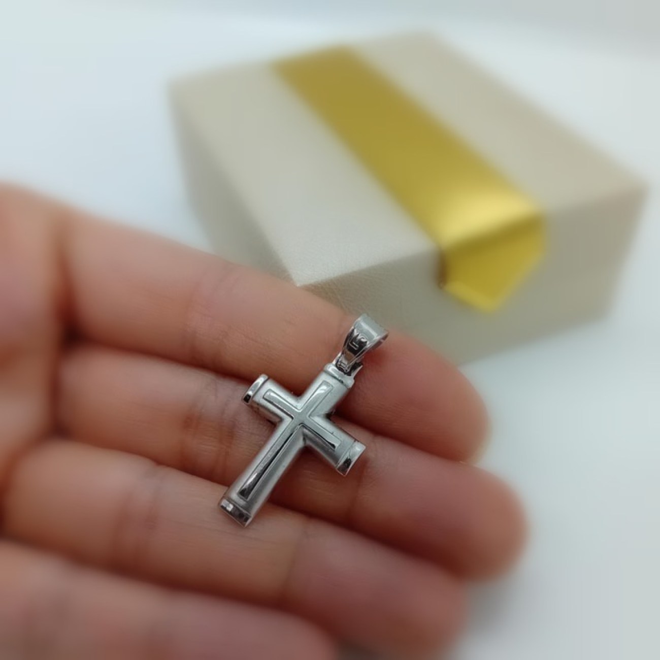 Σταυρός λευκόχρυσος K9