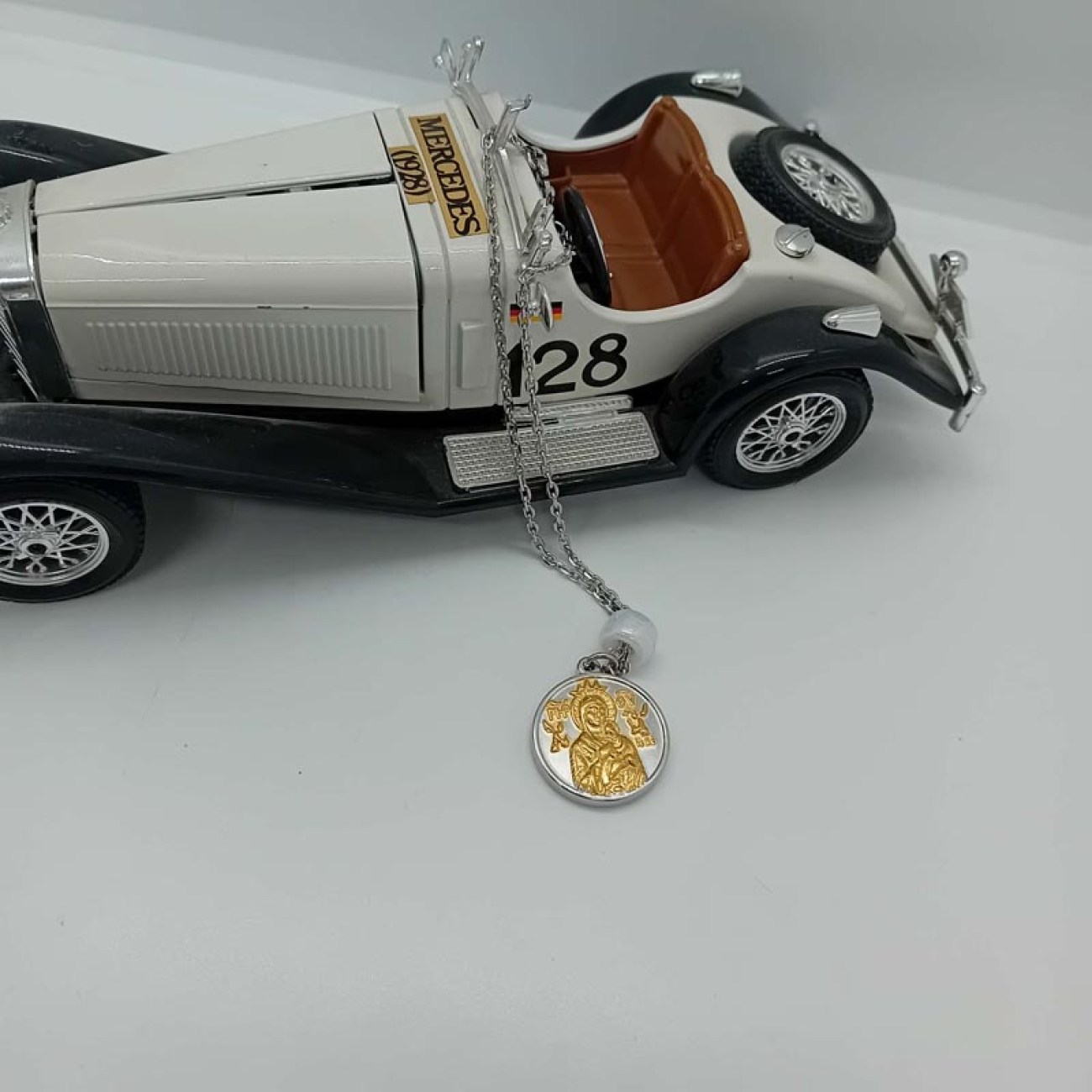 8a33a8d3-68b7-4eff-aa34-5c6bee97825d