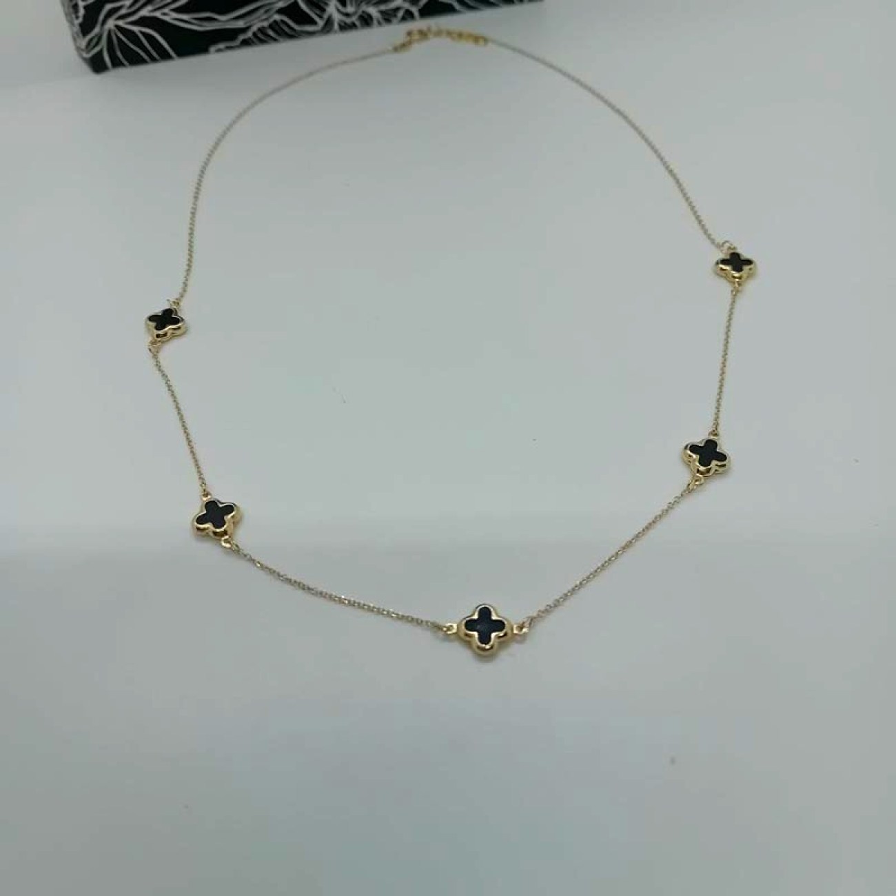 ΧΡΥΣΟ ΚΟΛΙΕ τύπου van cleef με μαύρα σταυρουδάκια
