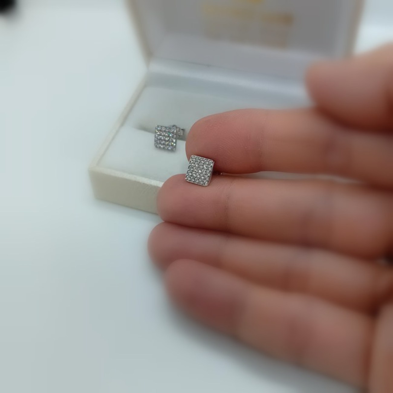 Σκουλαρίκια λευκόχρυσα τετράγωνο design με ζιργκόν