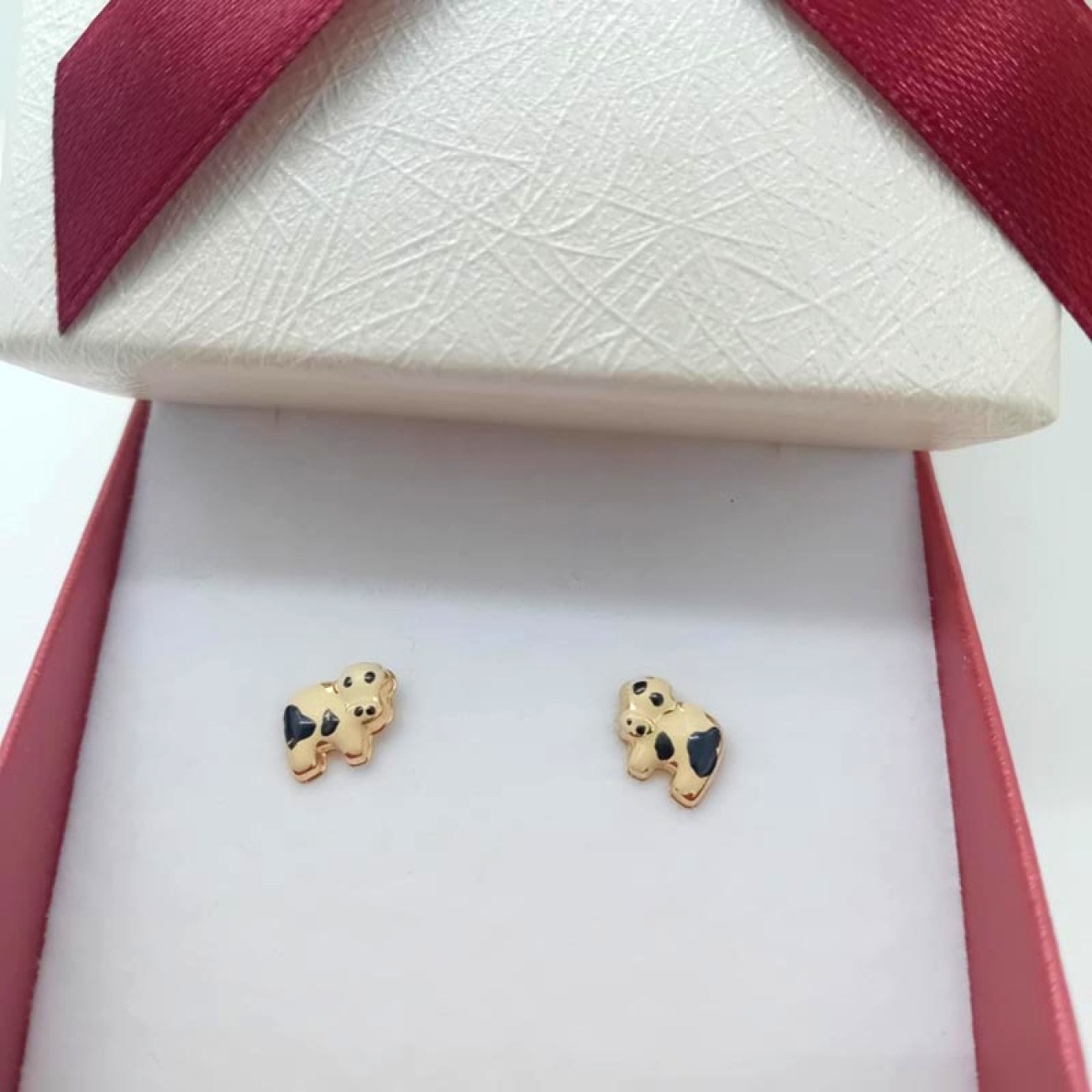 Χρυσά σκουλαρίκια Κ14 με σμάλτο σχέδιο αγελαδίτσα