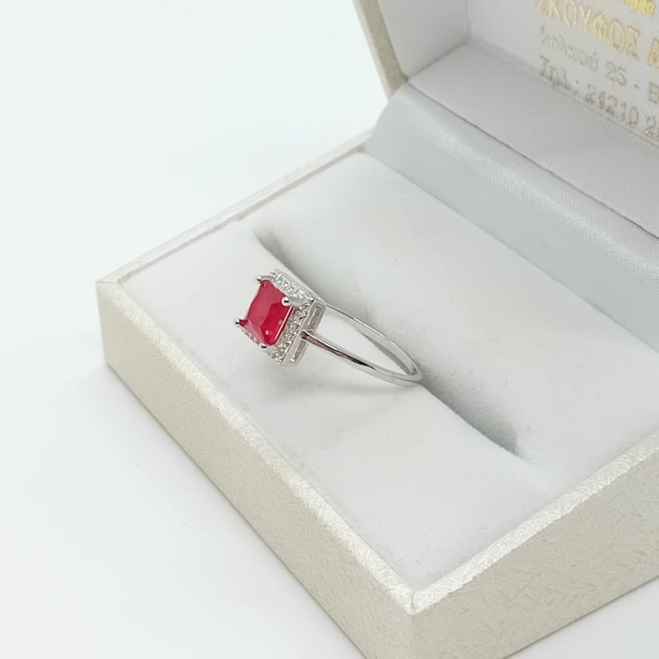 Ασημένιο δαχτυλίδι με κόκκινη τετράγωνη πέτρα 