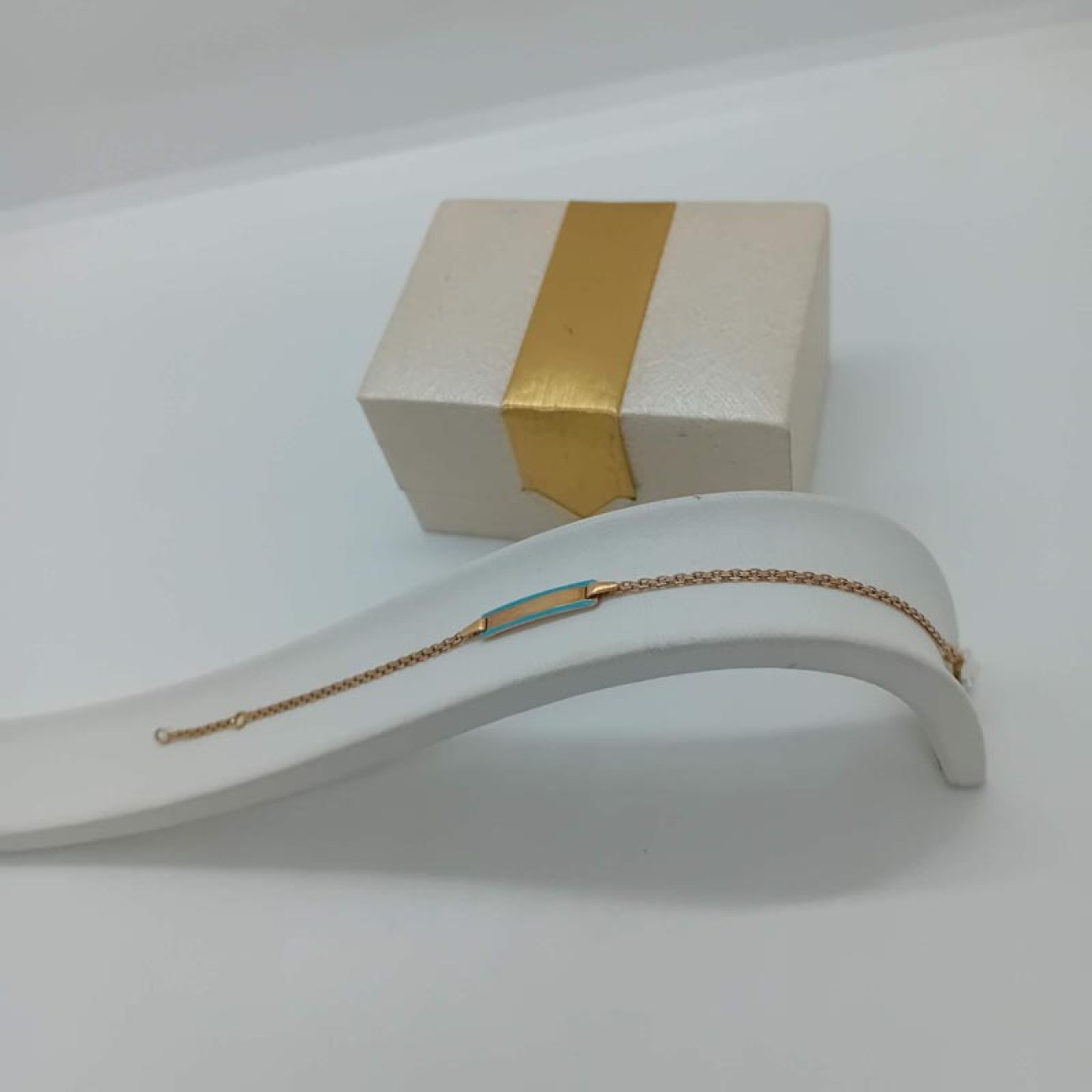 8f5eeeb3-8db2-43b0-9a27-839cb0e7a105