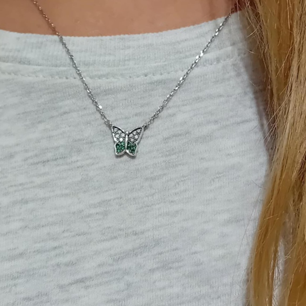 Πεταλούδα λευκόχρυση ζιργκόν