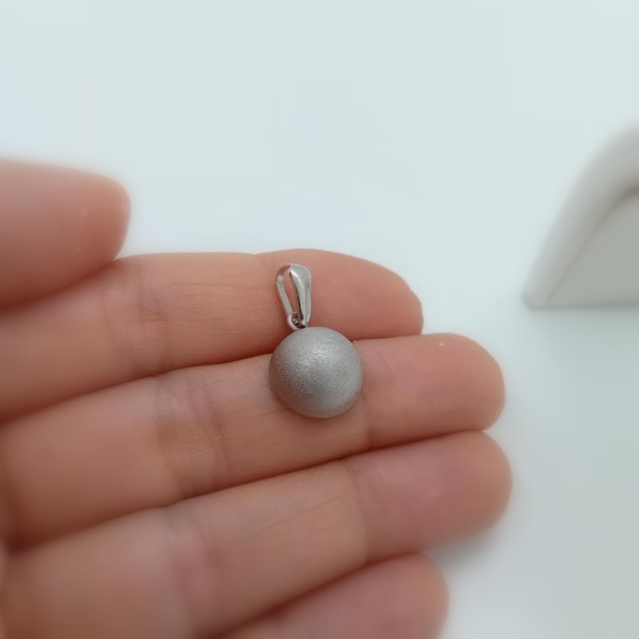 Λευκόχρυσο μενταγιόν Κ14 μπίλια