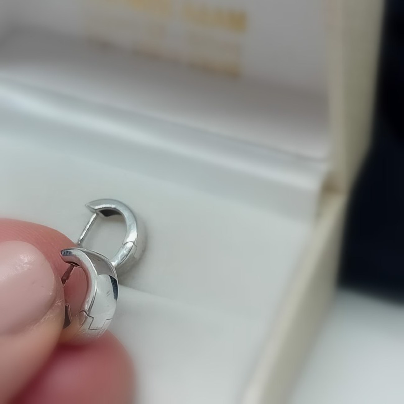 Σκουλαρίκια φαρδιά κρικάκια λευκόχρυσα Κ14 