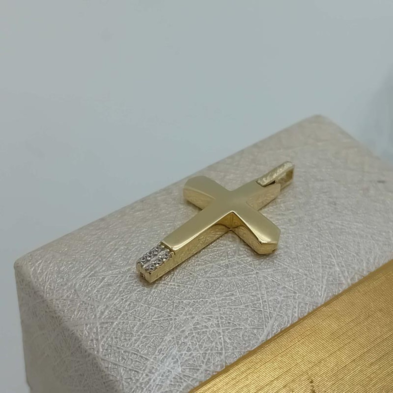 Σταυρός γυναικείος χρυσός 