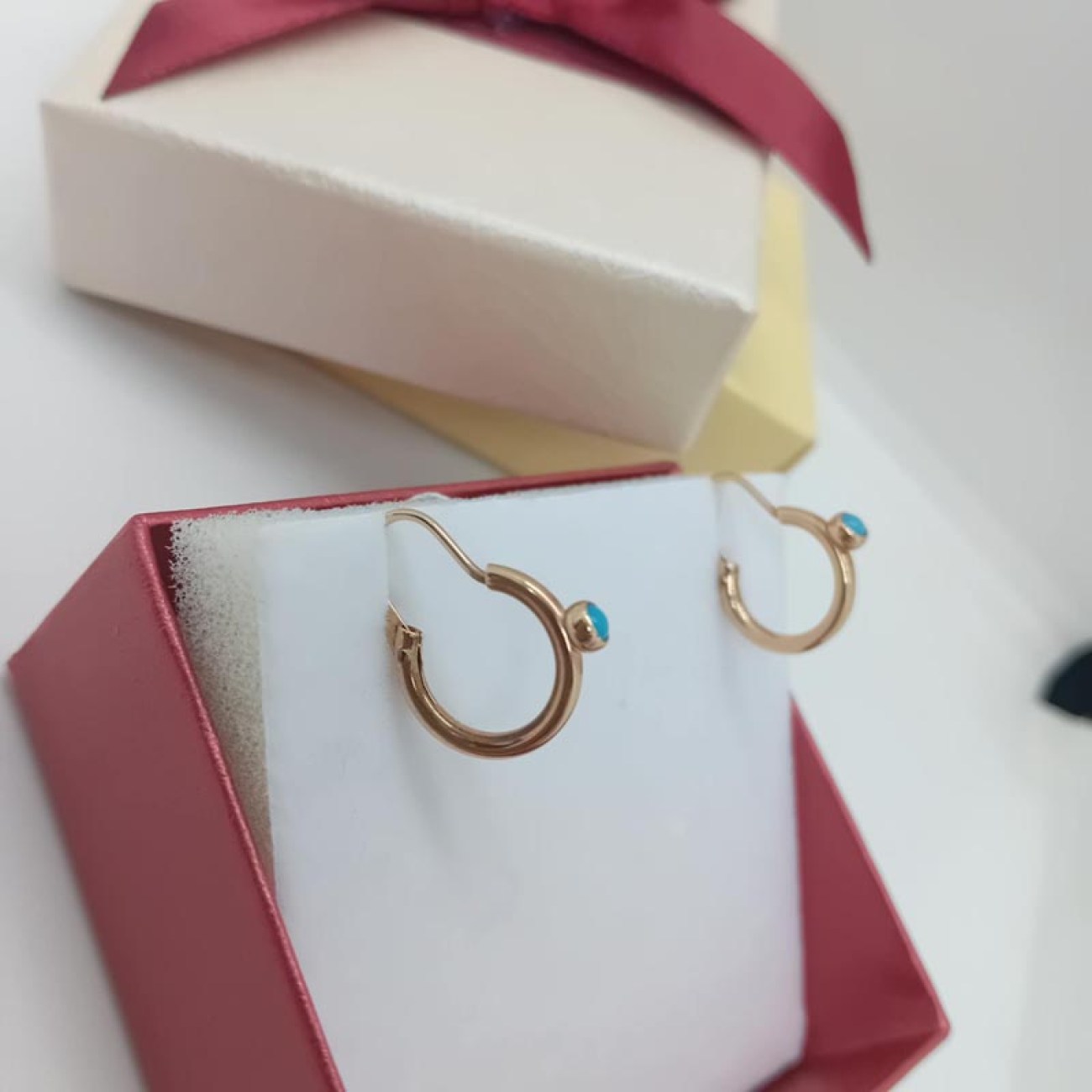 Χρυσά κρικάκια με ημιπολύτιμη πέτρα τυρκουάζ Κ14